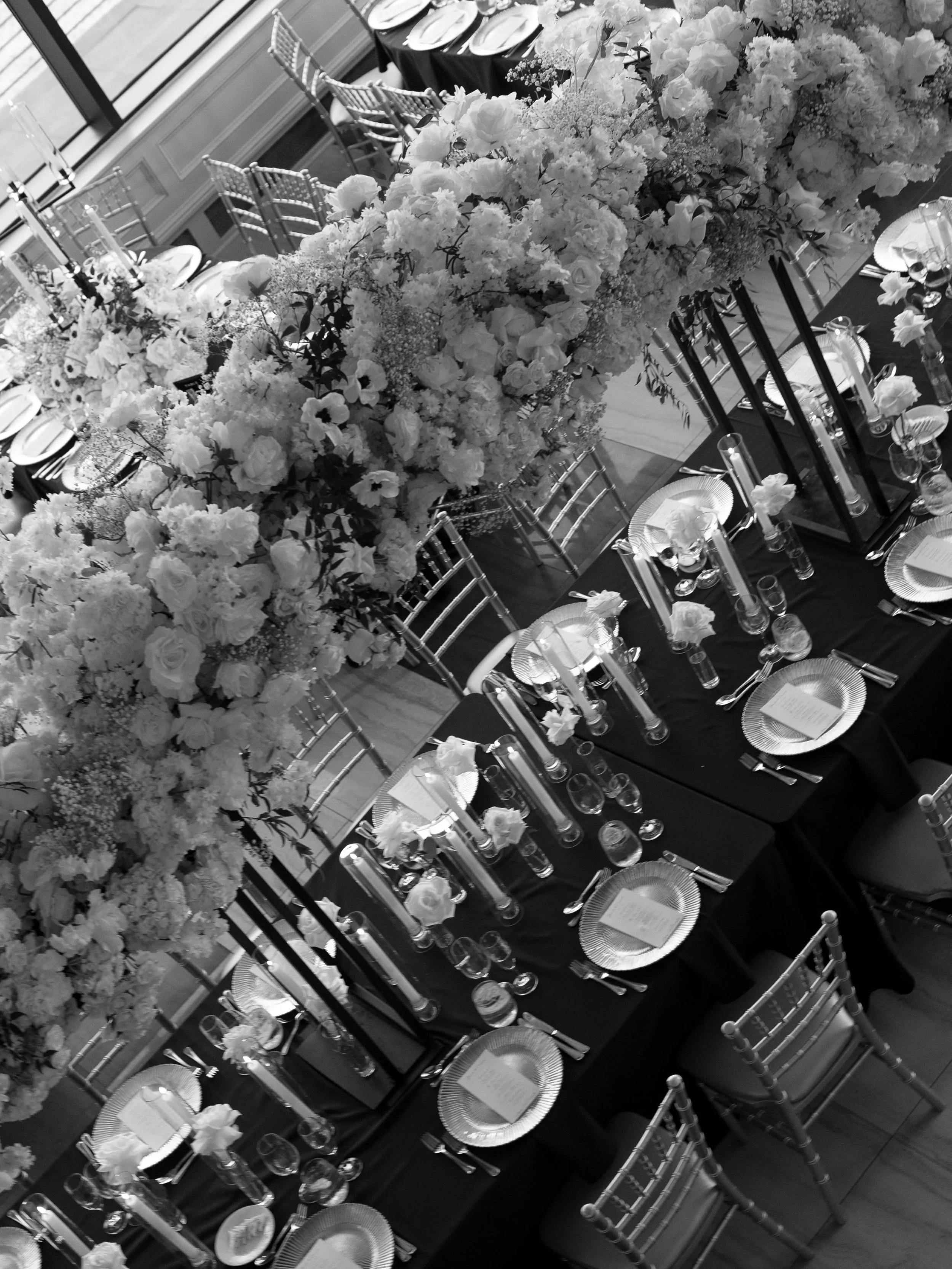 The stunning florals and design from Jenna &amp; Connor&rsquo;s wedding in one of my favorite Jersey City spots! 

Couple: @jsags_kelly @c_kelly04 
Venue: @hudsonhousenj 
Photo/Video: @jenmarvelphoto 
Planner: @ciaobellaeventsnj 
Makeup: @eyeslipslac