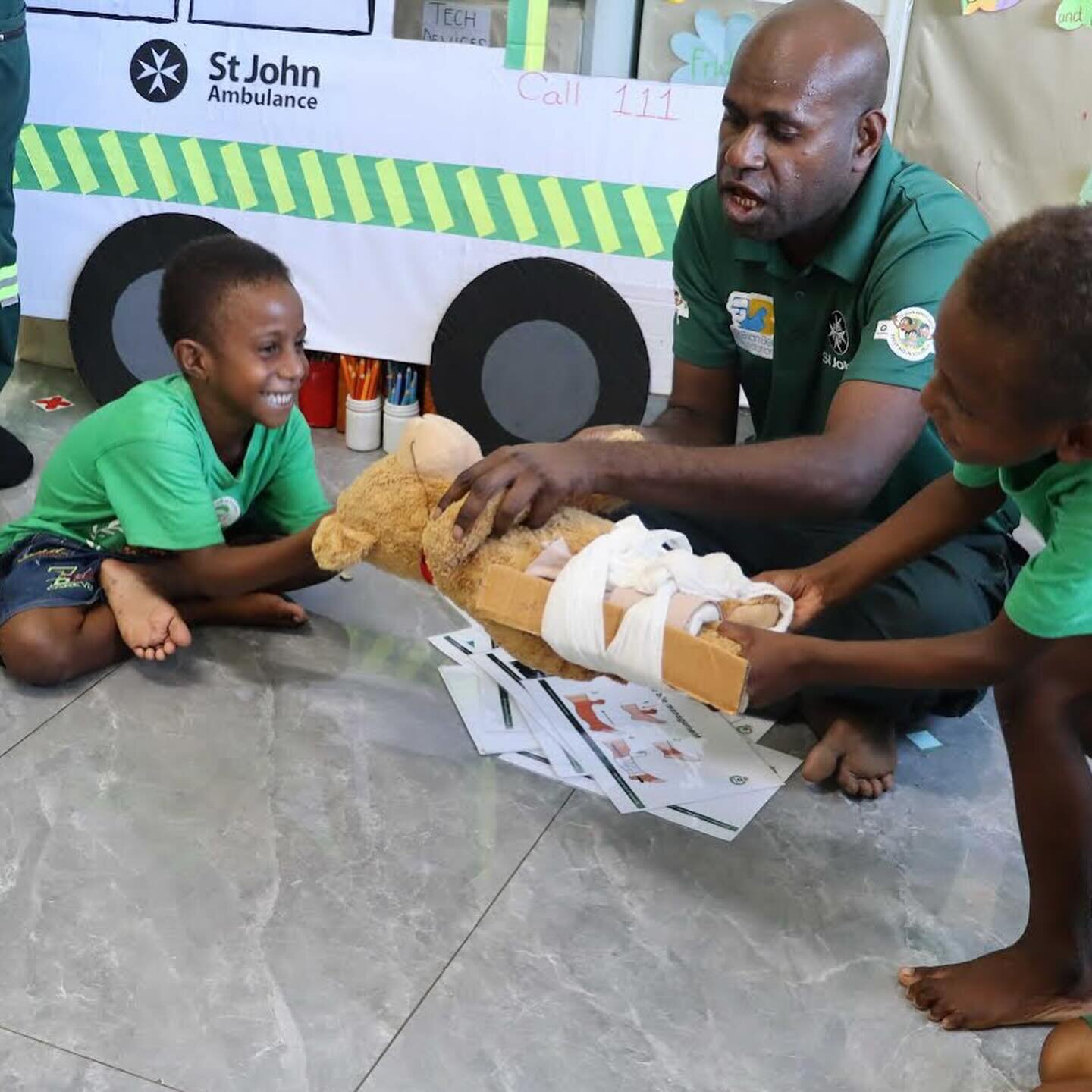 The children at our Vabukori LLC today had a visit from St John Ambulance educators Junior Vai Boi and Lorina Kulala. The session started with a shared reading of the Pharmacist reader led by Junior. The children were very engaged and answered numero