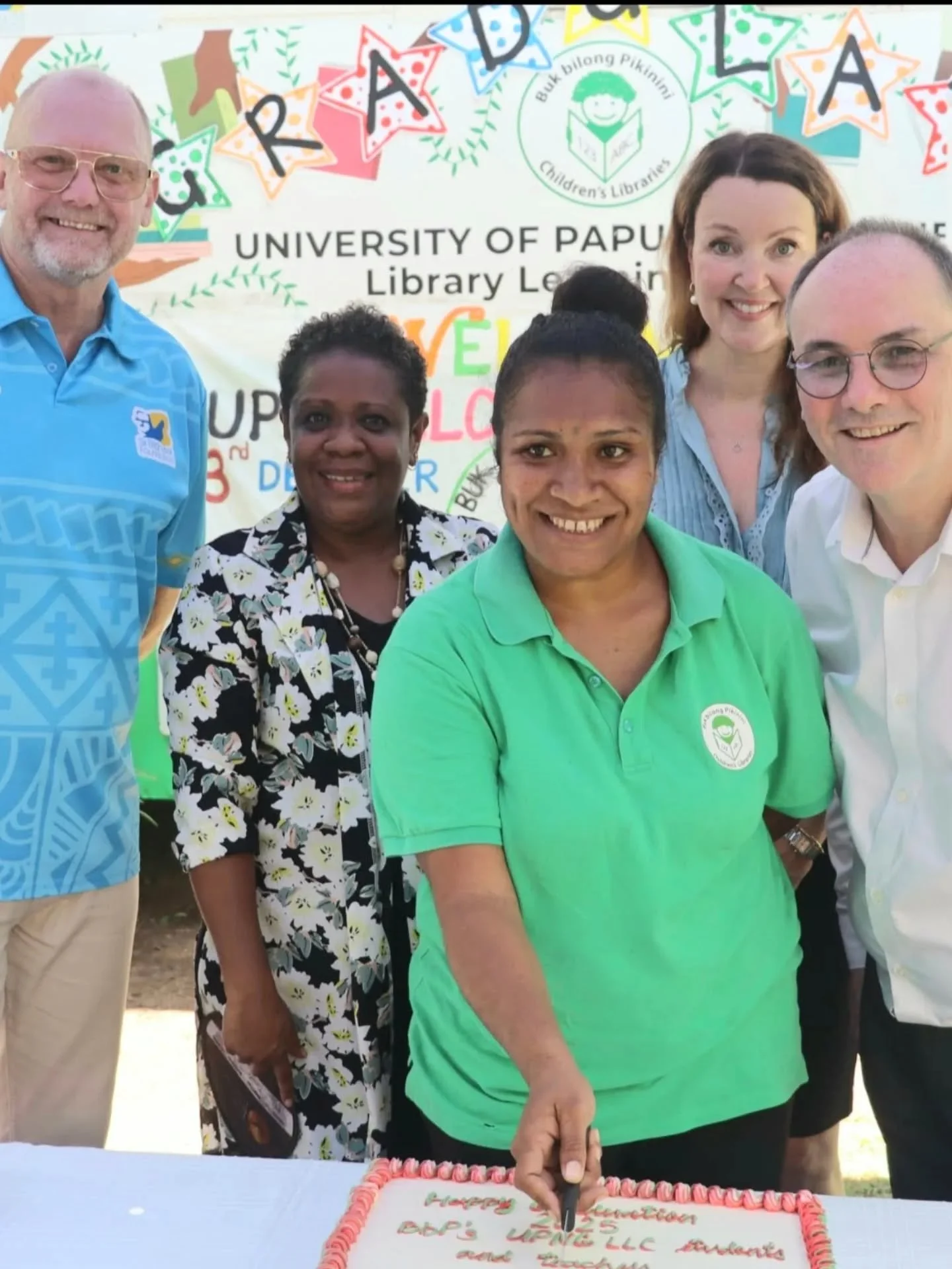 Buk bilong Pikinini proudly celebrated the graduation of 98 young learners at the UPNG Library Learning Centre 🎓📚 

We were honoured to be joined by UPNG Vice Chancellor, Professor Ian Findlay and Mr Cameron Mackellar, CEO of Brian Bell Group, repr