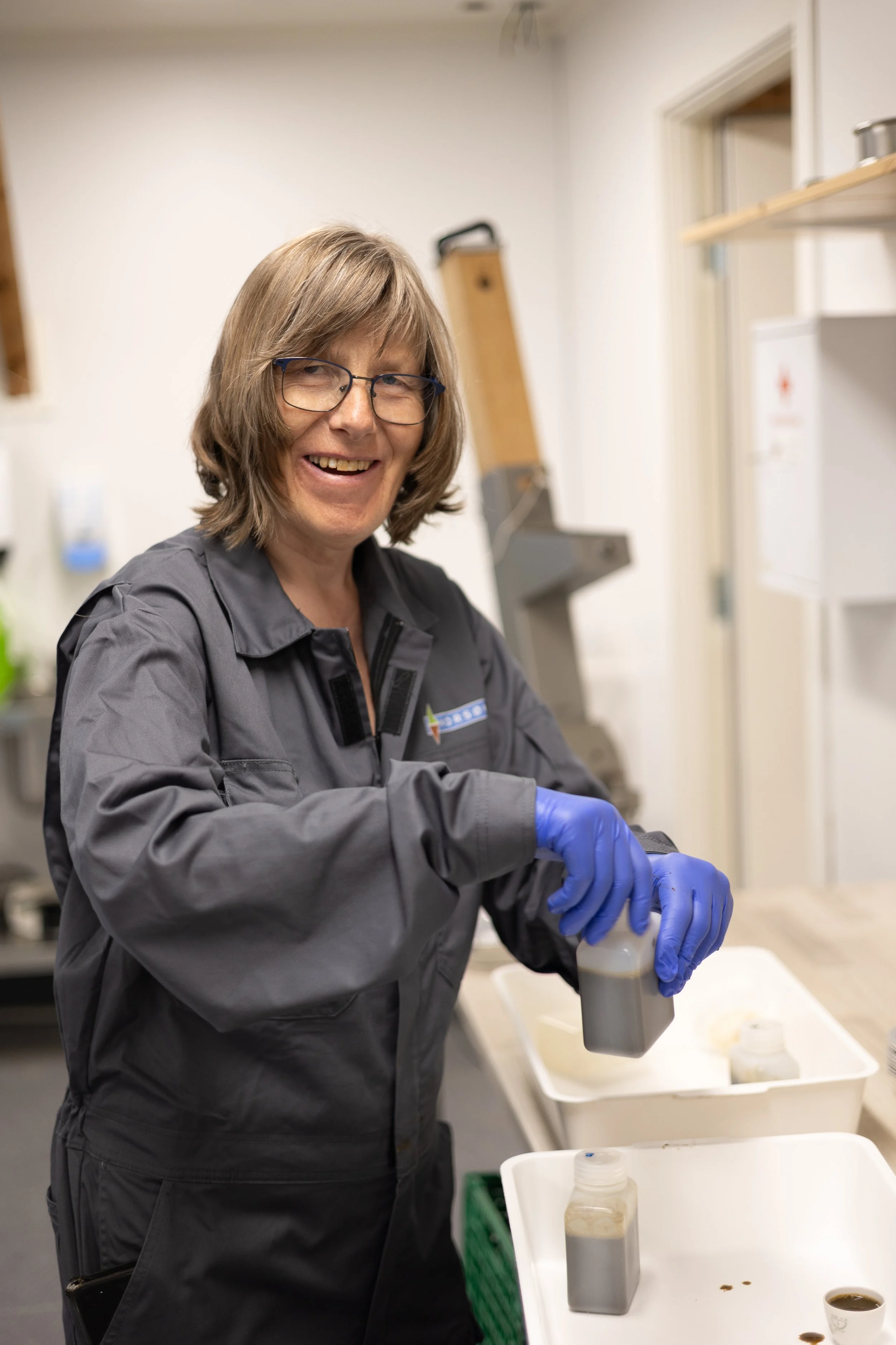 Sissel Hansen (NORSØK) legger fram funn fra melkeprosjekt med tema miljø, klima og bærekraft