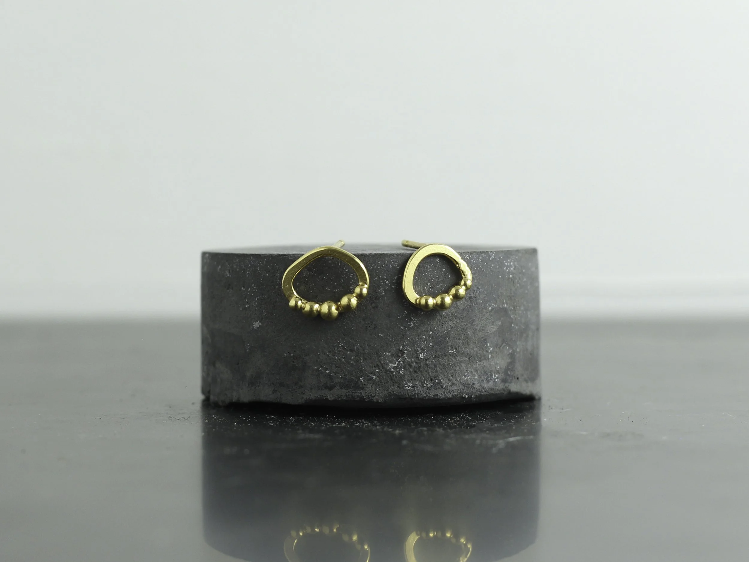 gv rockpoolstuds top.jpg