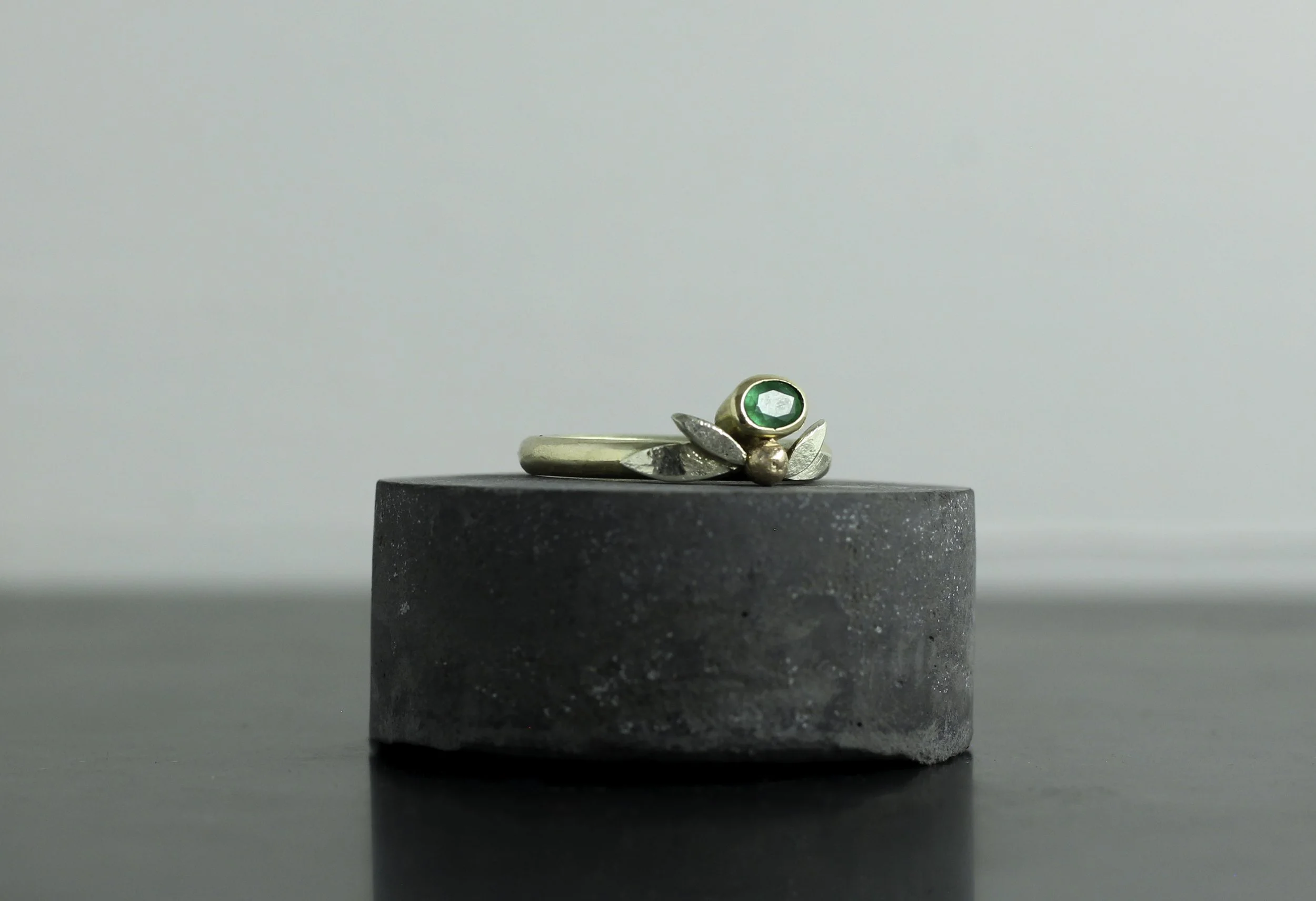 300 emerald on band right side.jpg