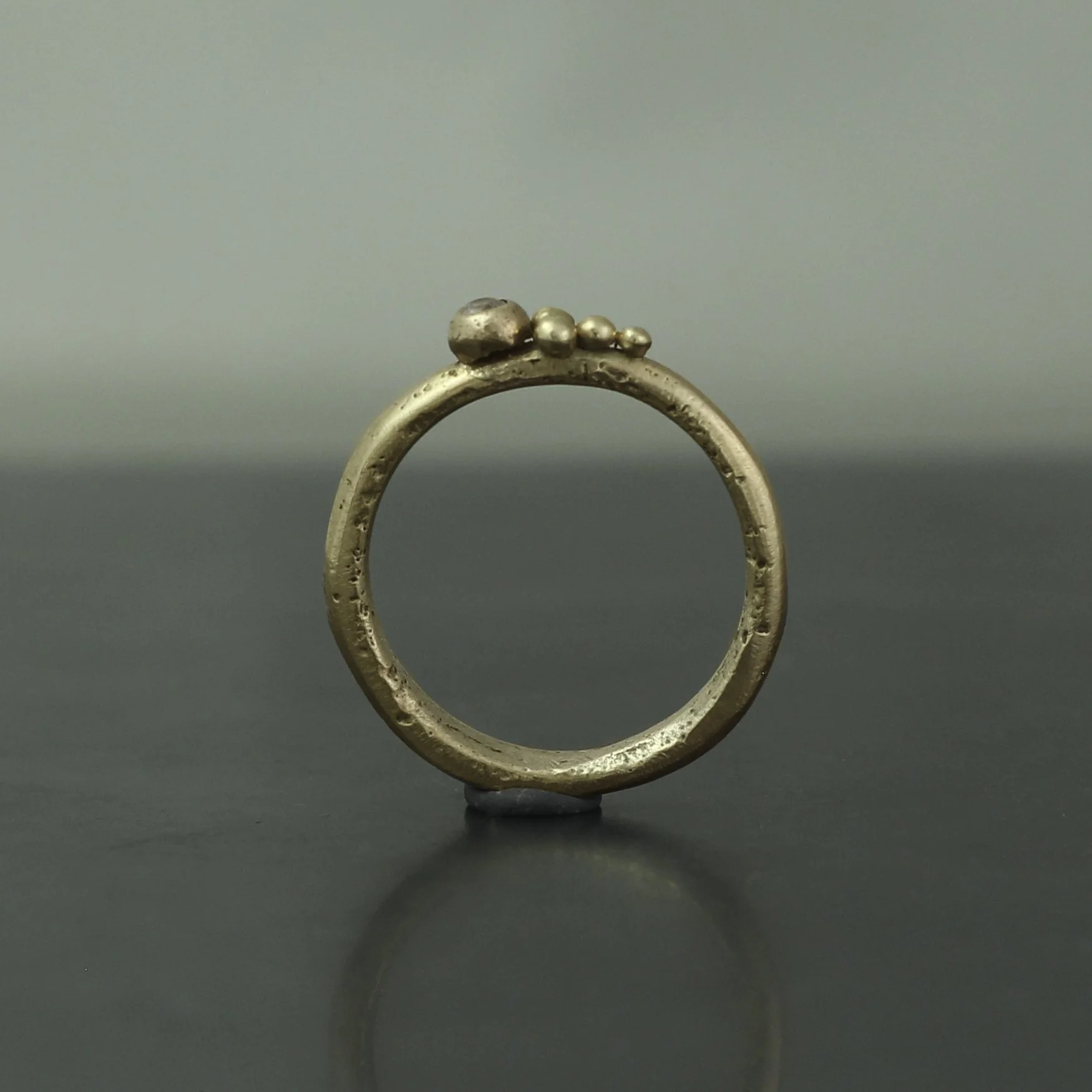 300_side_gold_diamond_Barnacle solitaire.jpg