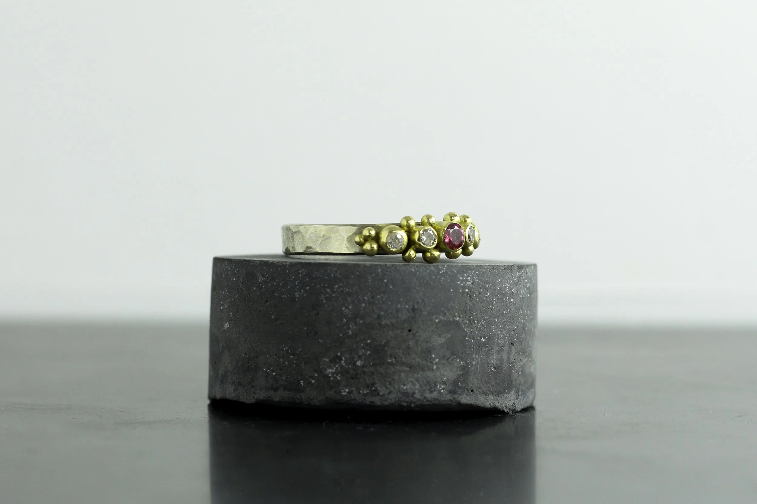 300 pink spinel 18 ct ring.jpg