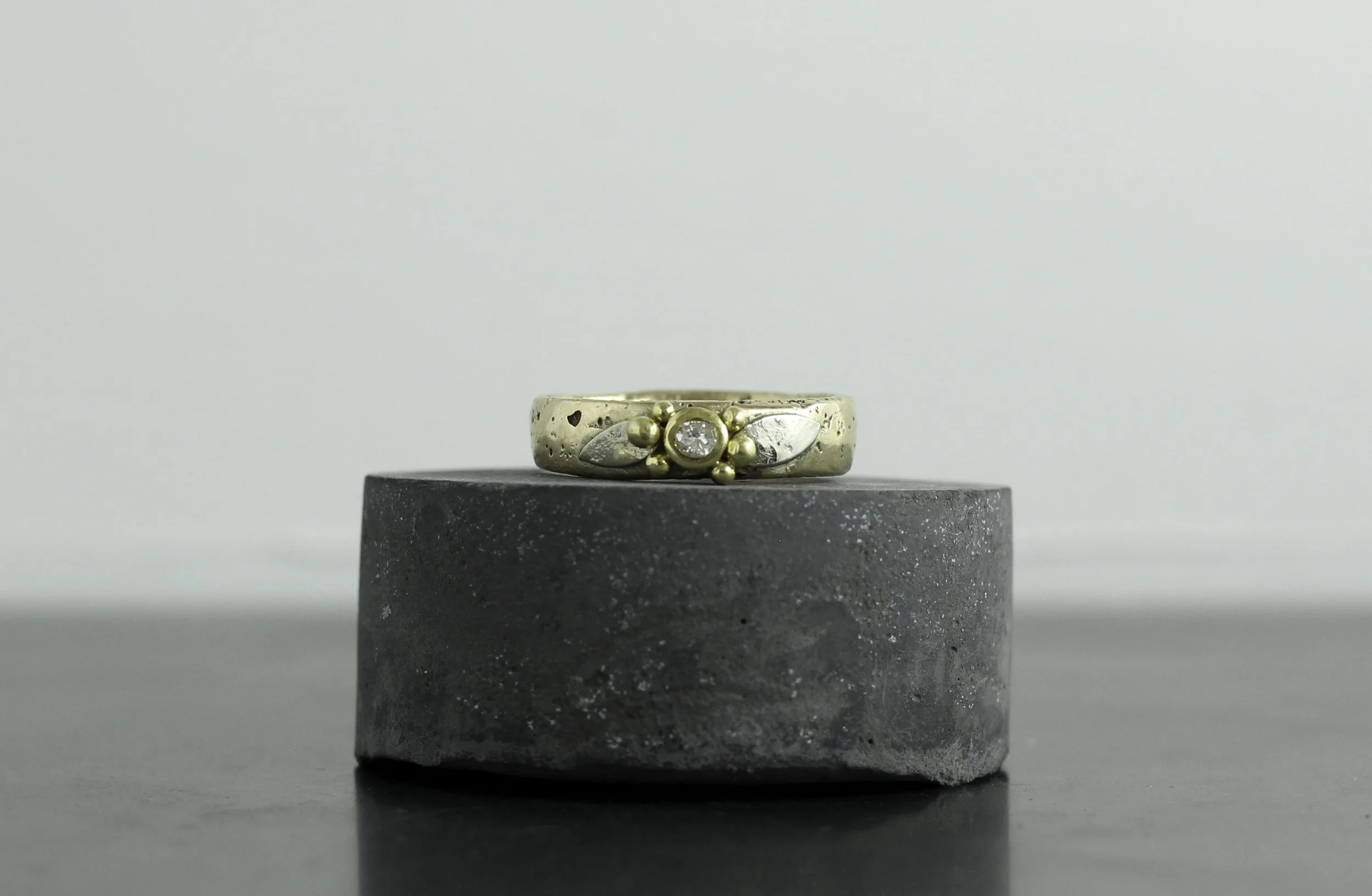 300 yellow gold pinkie front.jpg