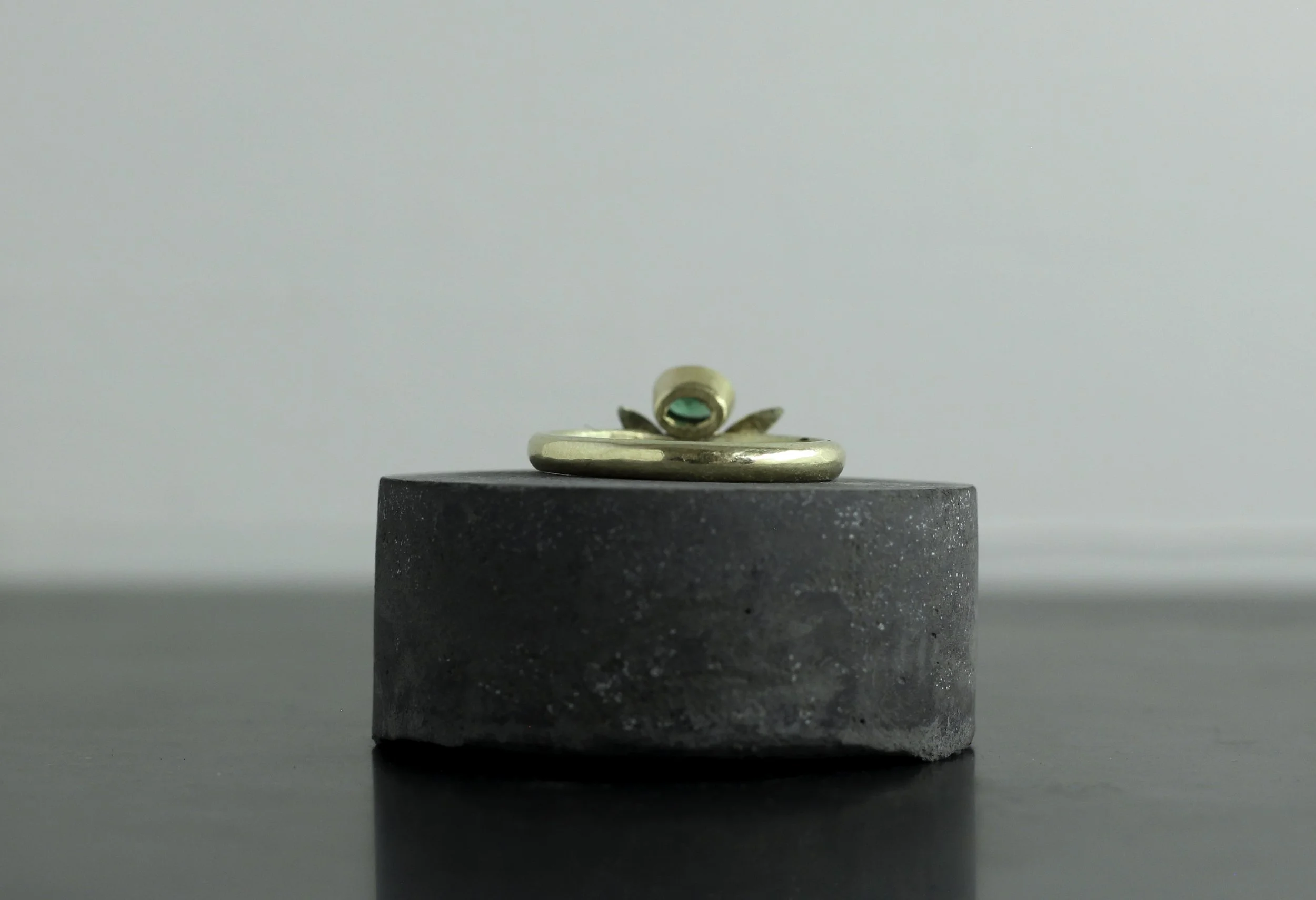 300 emerald on band back.jpg