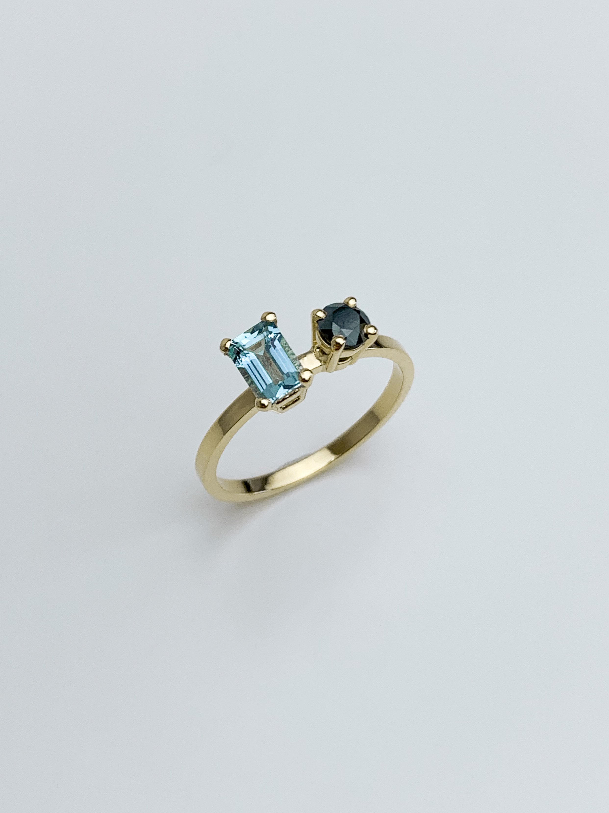 bureau-bakker_aquamarine_blacke-diamond.JPG