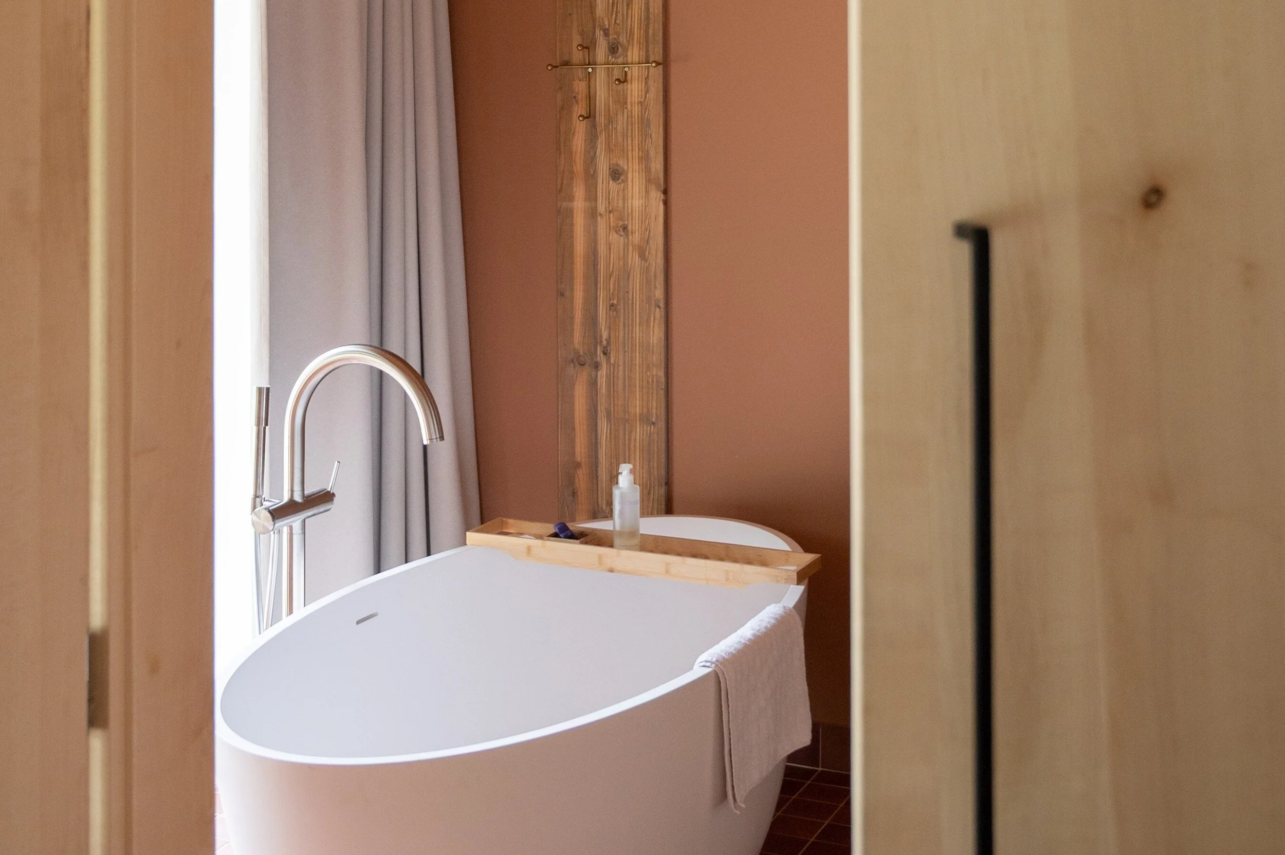 Baignoire ilot Hidrobox bec bains Grohe