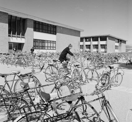 1969 Woden Valley high school.jpg