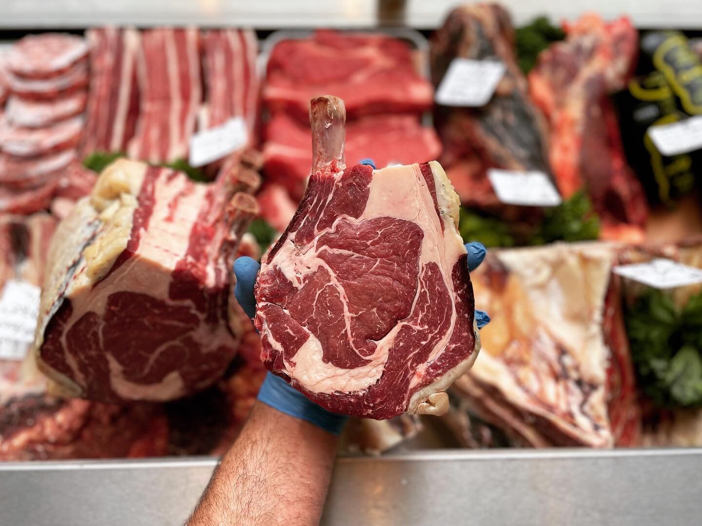 Cote de B&oelig;uf is possibly our favourite ways to have a rib of beef, and of course was featured on @hairybikers. We have some delicious beef available now in store or Nationwide via our webshop (link in bio).

#meatbeerlife #cotedeboeuf #beef #bu