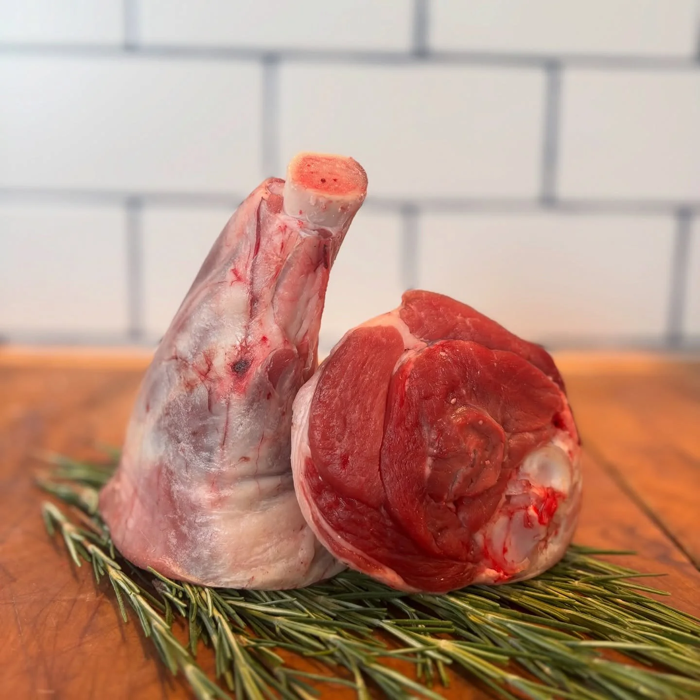 Check out these lovely Lamb Shanks. They are perfect for slow cooking, braising or roasting. We age our lamb for 7-10 days with Himalayan salt to boost flavour and texture. Available on our webshop too!
-#grassfedlamb #lambshank #slowcooking #lambdin