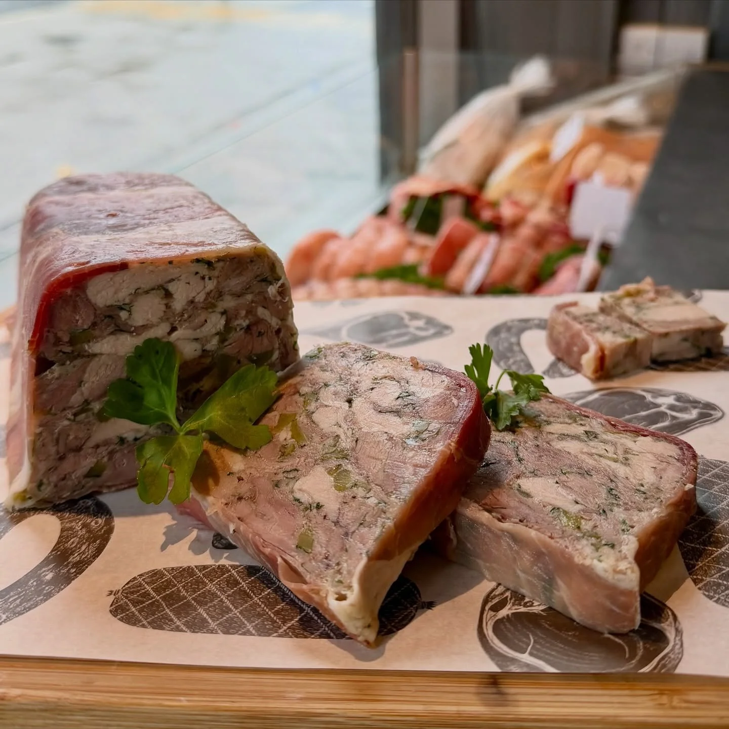 Another delicious terrine available this weekend. Pig&rsquo;s head terrine with cornichons and parsley! We recommend pairing this with Gran Cerdo - refreshing and crisp with notes of pineapple, banana and citrus 🍷