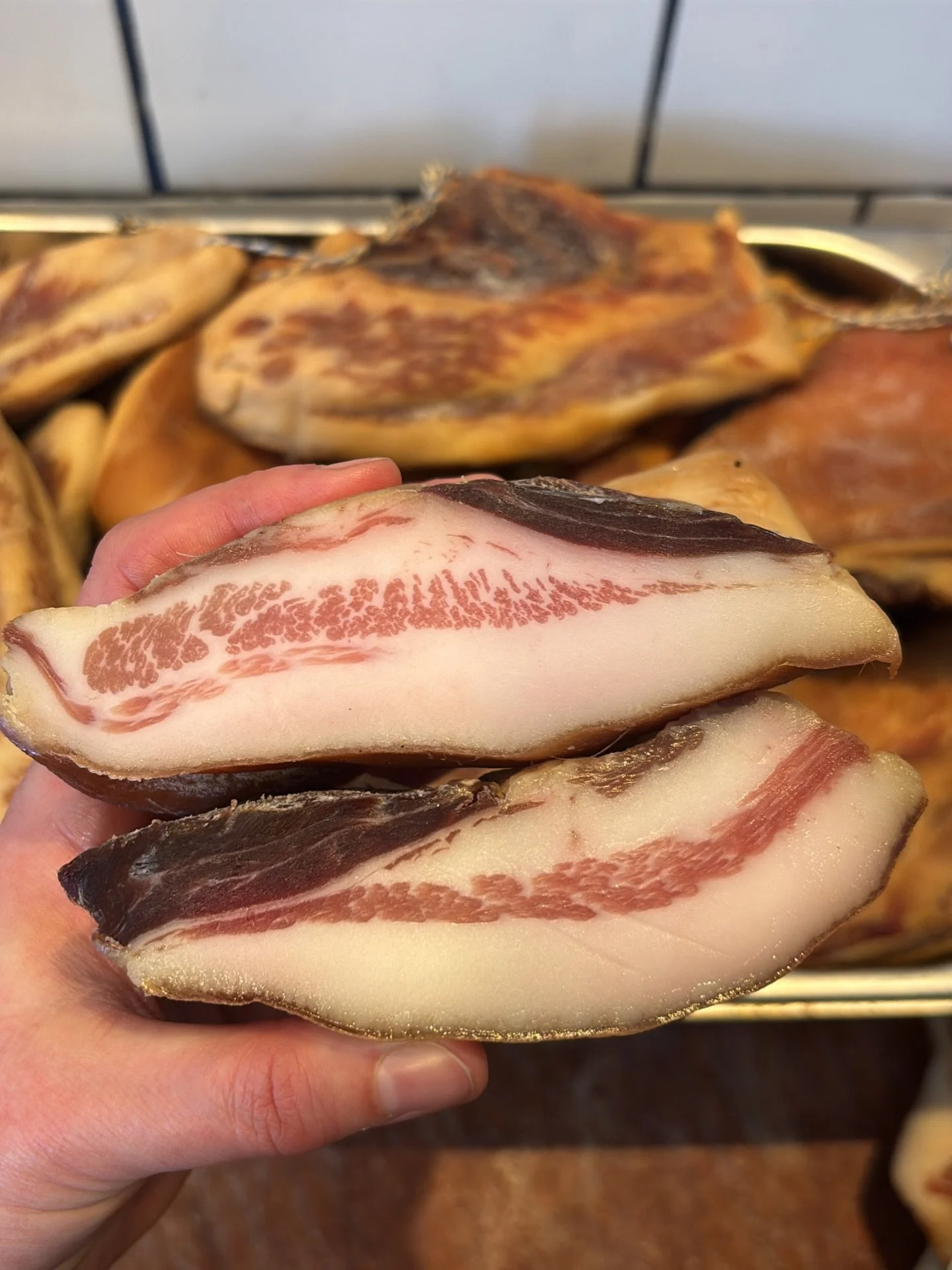 SMOKED GUANCIALE &hellip;. Just look at this beauty! Made in house, guanciale is the traditional ingredient in Carbonara. We make a traditional guanciale with herbs and a smoked version too (pictured).
Carbonara paired with a crisp white wine and eat