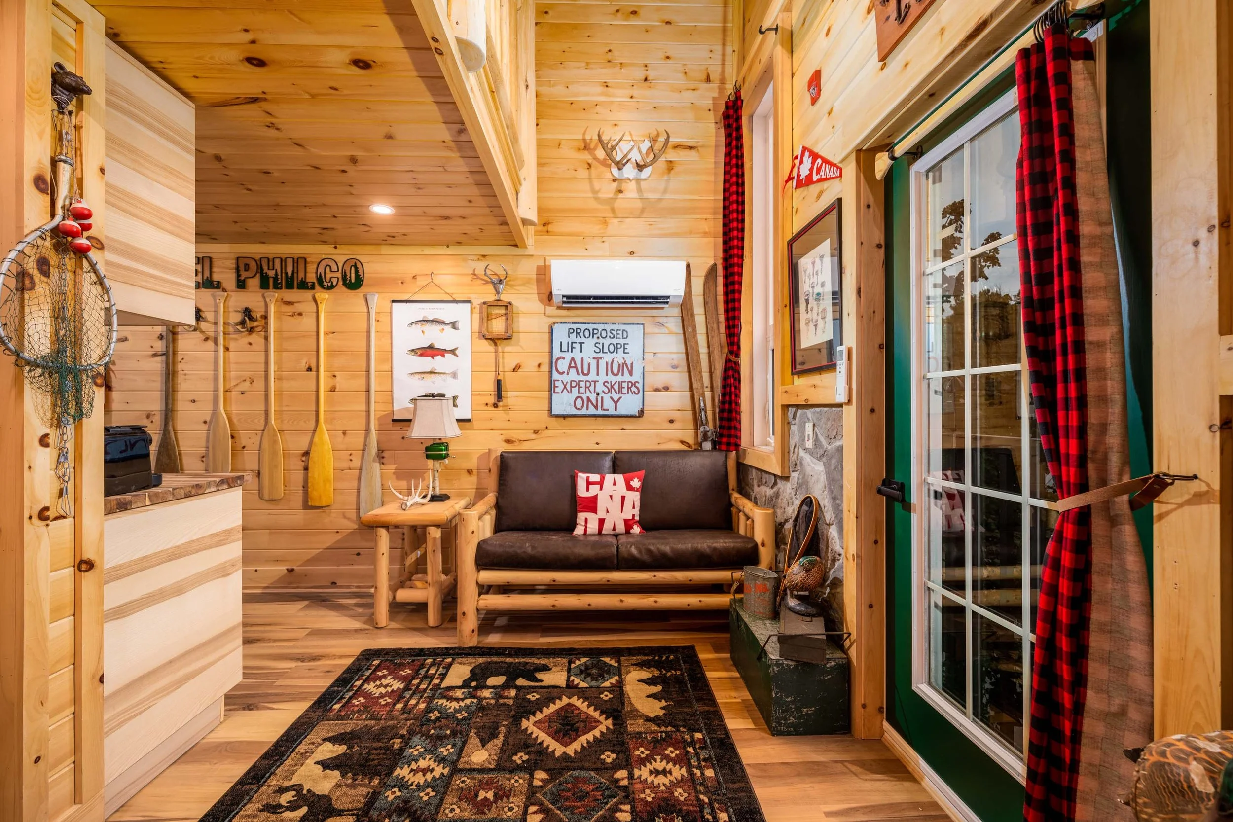 Cabin Room — Hotel Philco