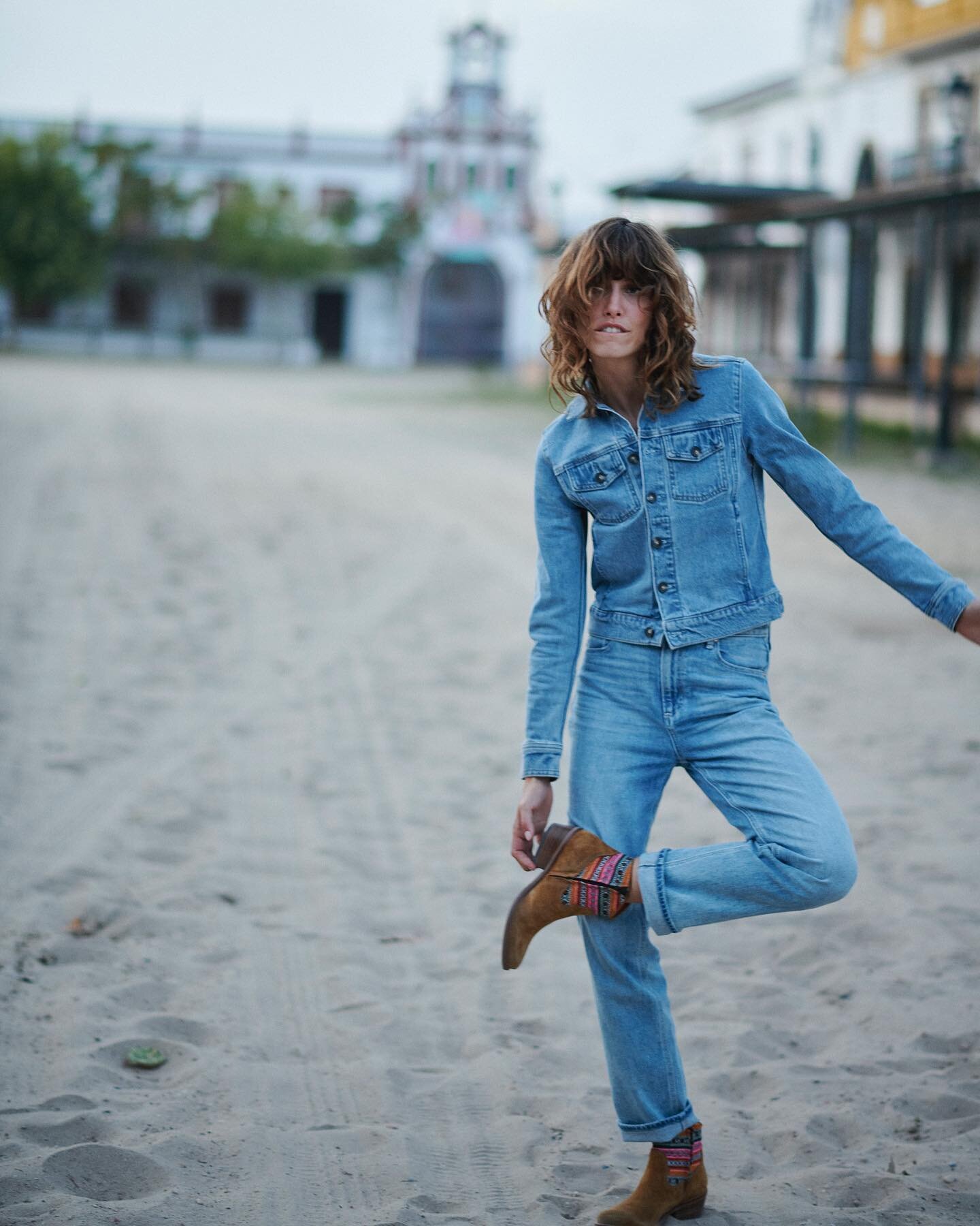 Double Denim 🤝 @lorellerayner 

Spring 2023 for @penelopechilvers styled by @gemma.sortchilvers ✨

Extra thanks to @marc_garcia.raw @janamuartist @rochilamastra &amp; @maddiehill16 💛🐎🇪🇸