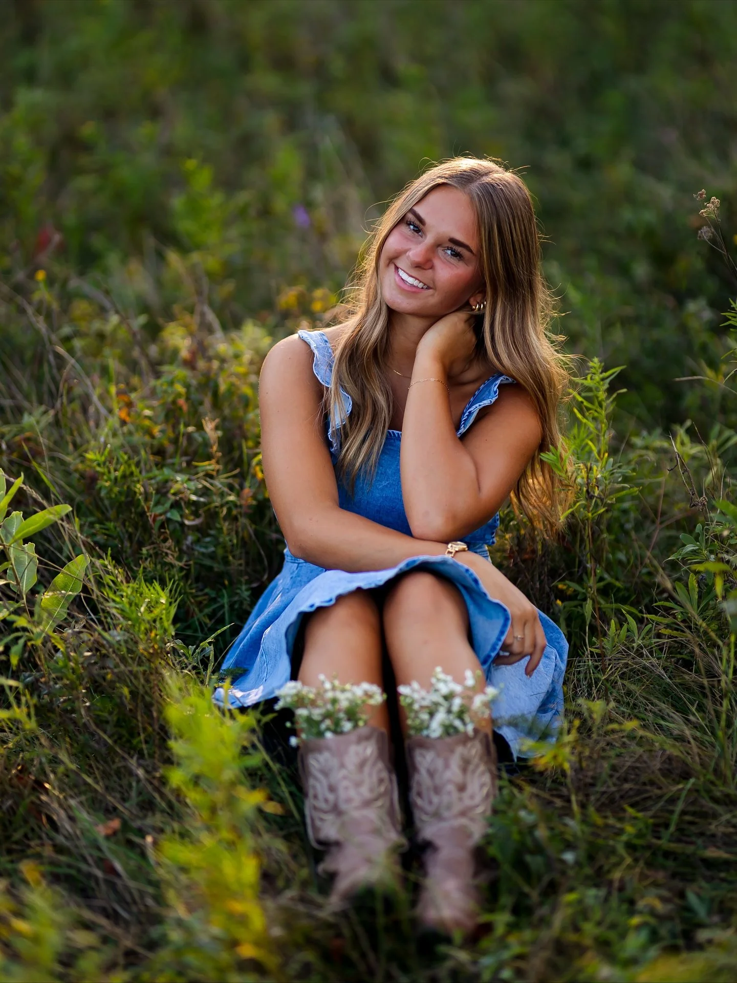 ahhhhh my @b.matzke8 gal &mdash; loveeee her second set of senior pictures 🫶🏼✨🌞