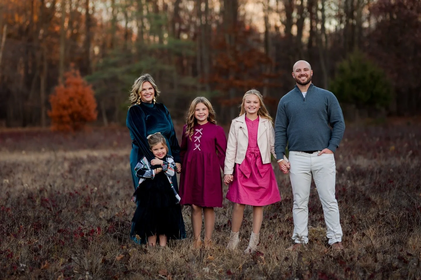 The Block Family! We had a LOVELY chilly evening for this sweet family session, these girlies make my heart jump! The best part about being a photo gal is watching littles grow over the years! 🫶🏼✨📸🌞