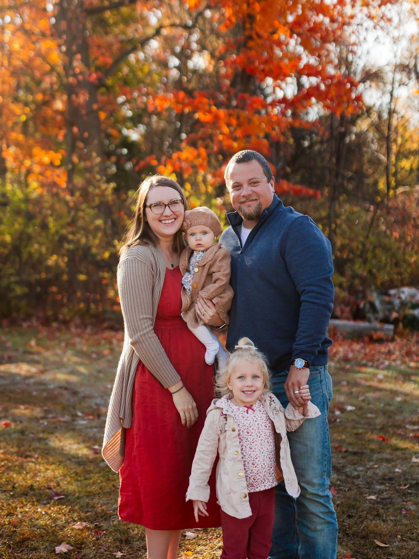 ooooo my this family&mdash; love love love! Lena and Skyler the best little sisters everrrrr! They both are so smiley and so attentive. 🫶🏼🥰📸
