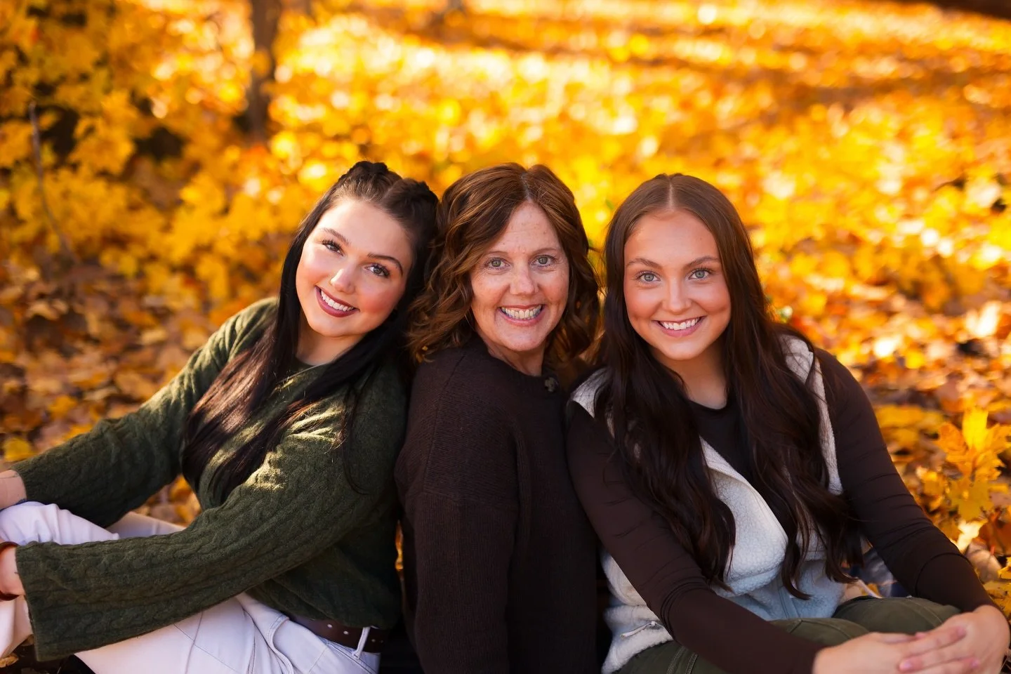My favorite ladies back w/ our fun fall shoot! I can hardly stop laughing when I am with these gals! 💛📸