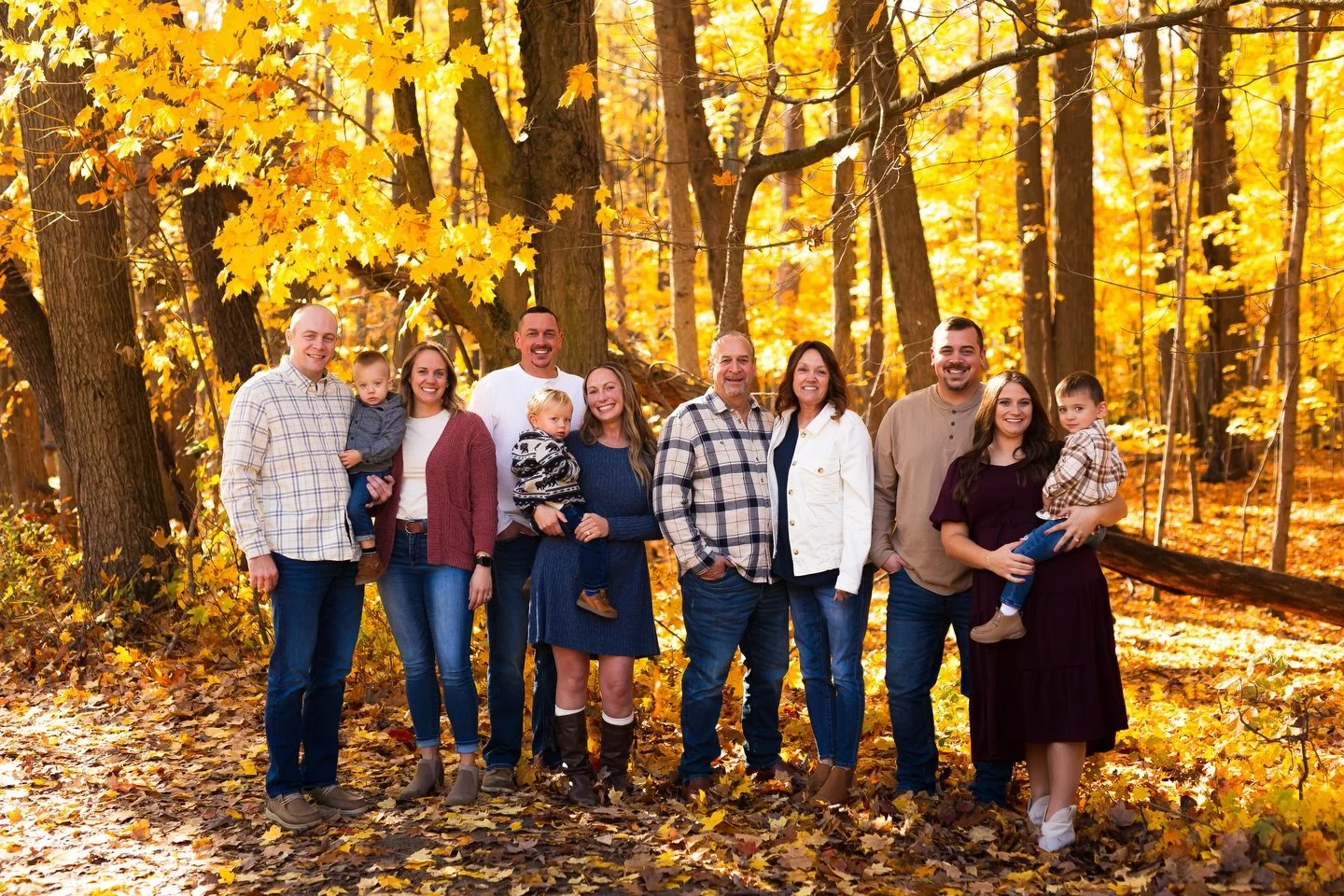 YAY for getting the littles to smile by having them hold mom and dad&rsquo;s hand then jumping off a box! Whatever works to make photo sessions FUN! 🫶🏼😊