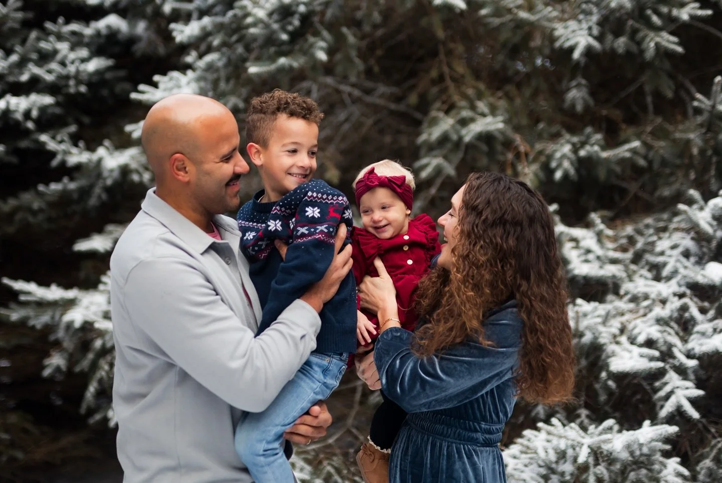 yay for all smilies with this fun family&mdash; loved having fun in the snow with them!!! ❄️📸