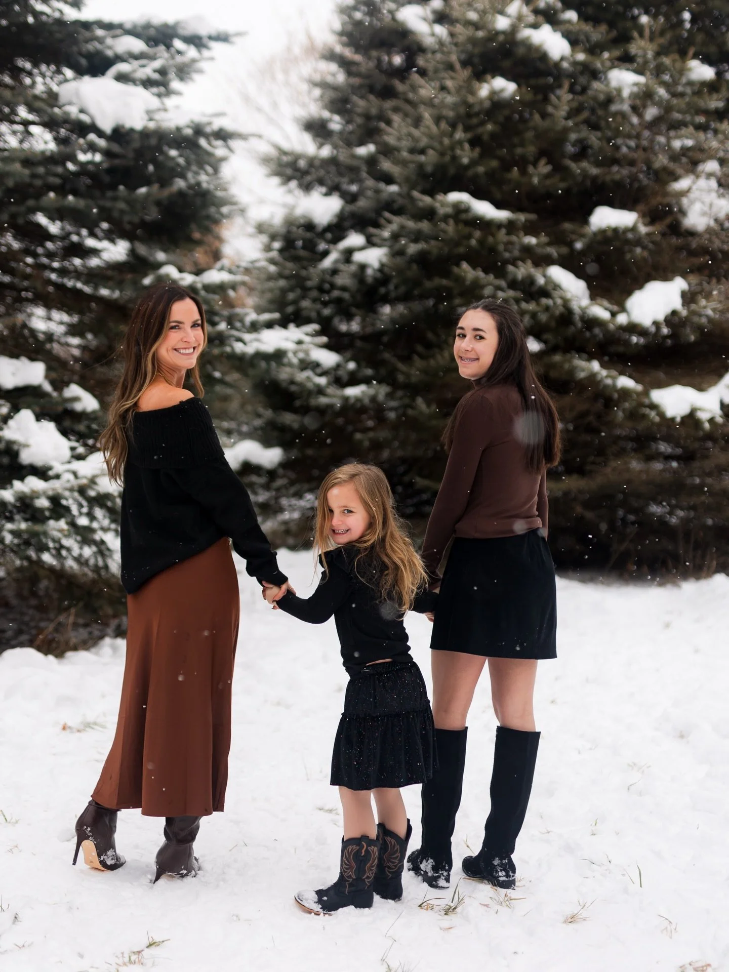 I always have the BEST time with these ladies! 🫶🏼😊📸❄️🌲