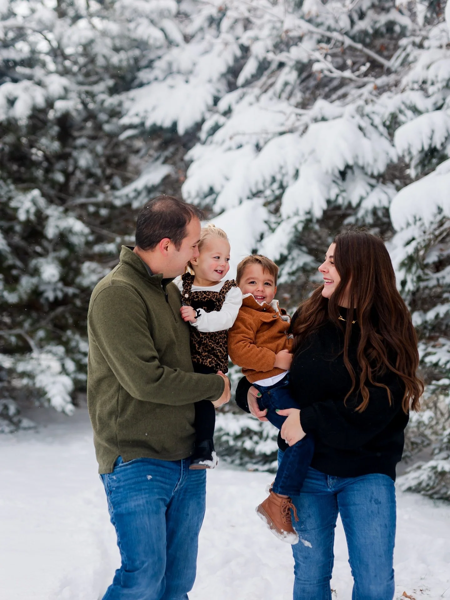 I always have the best time photographing this family! 🫶🏼✨📷 

#michiganphotographer #familysessionphotographer #michiganfamilyphotographer #portraitphotography #familyphotoshoot