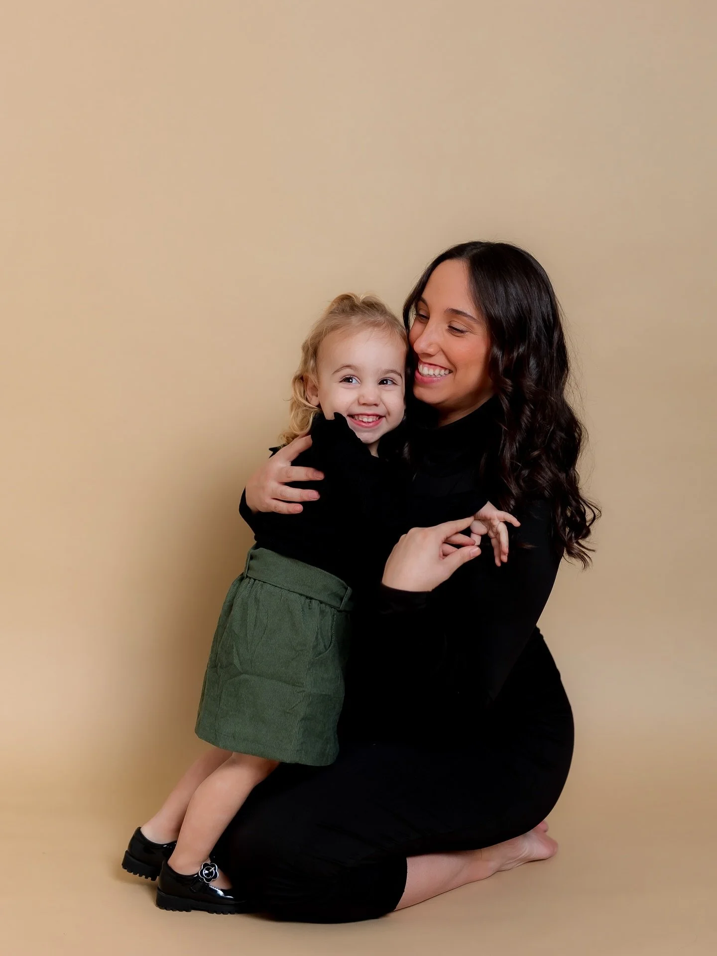 Oh my, such super sweet maternity photos for this family! Stace lovedddd when we turned her favorite song on in the studio! ✨📷

#studioportraitphotography #michiganstudiophotographer #photographer #centralmichiganphotographer