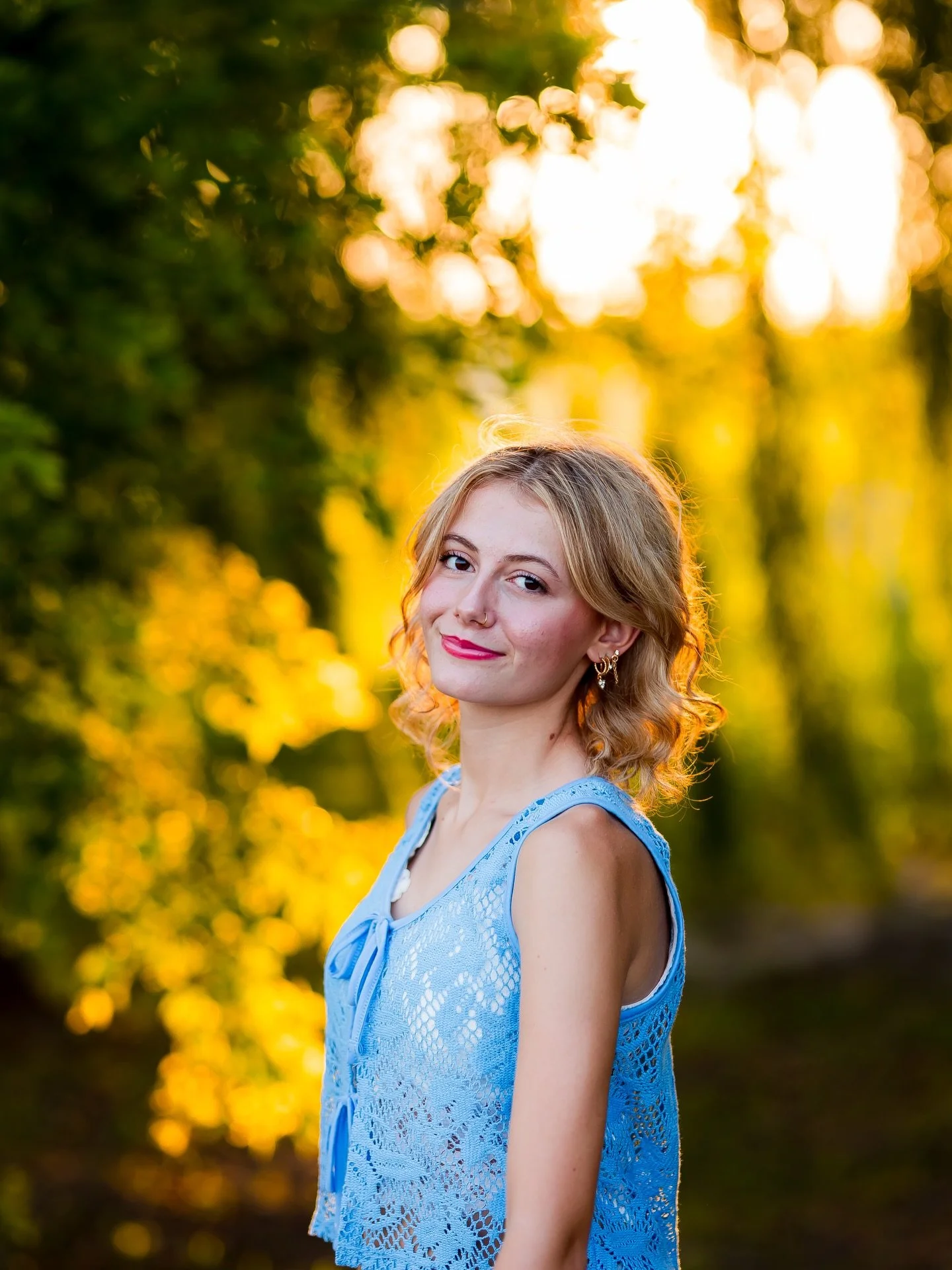 @lexi.swisher24 always looking sooooo stunning for her senior sessions! 🫶🏼✨🌿🌞