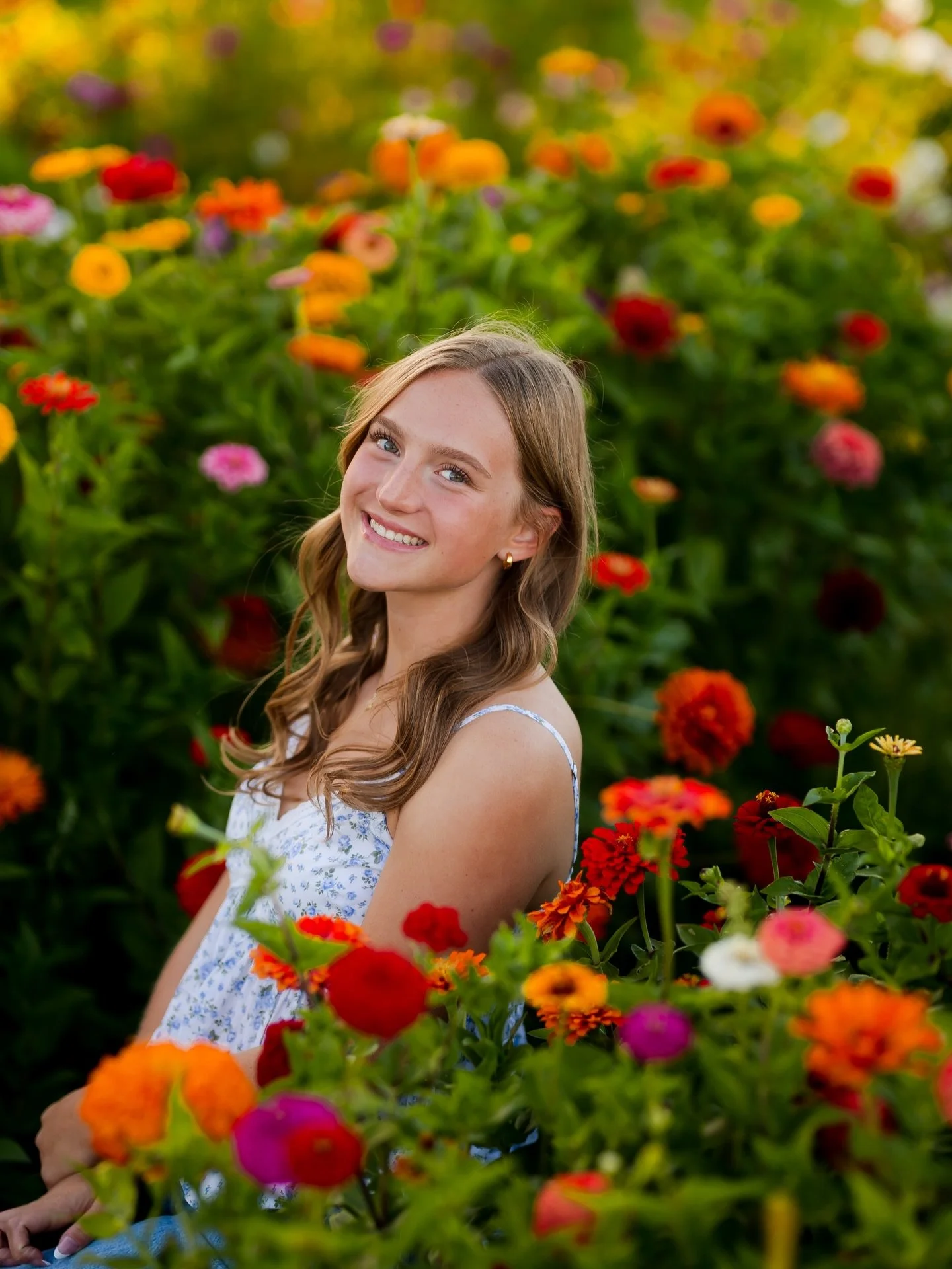 @ella_dawson_58 absolutely stunning senior pics 🫶🏼✨📸