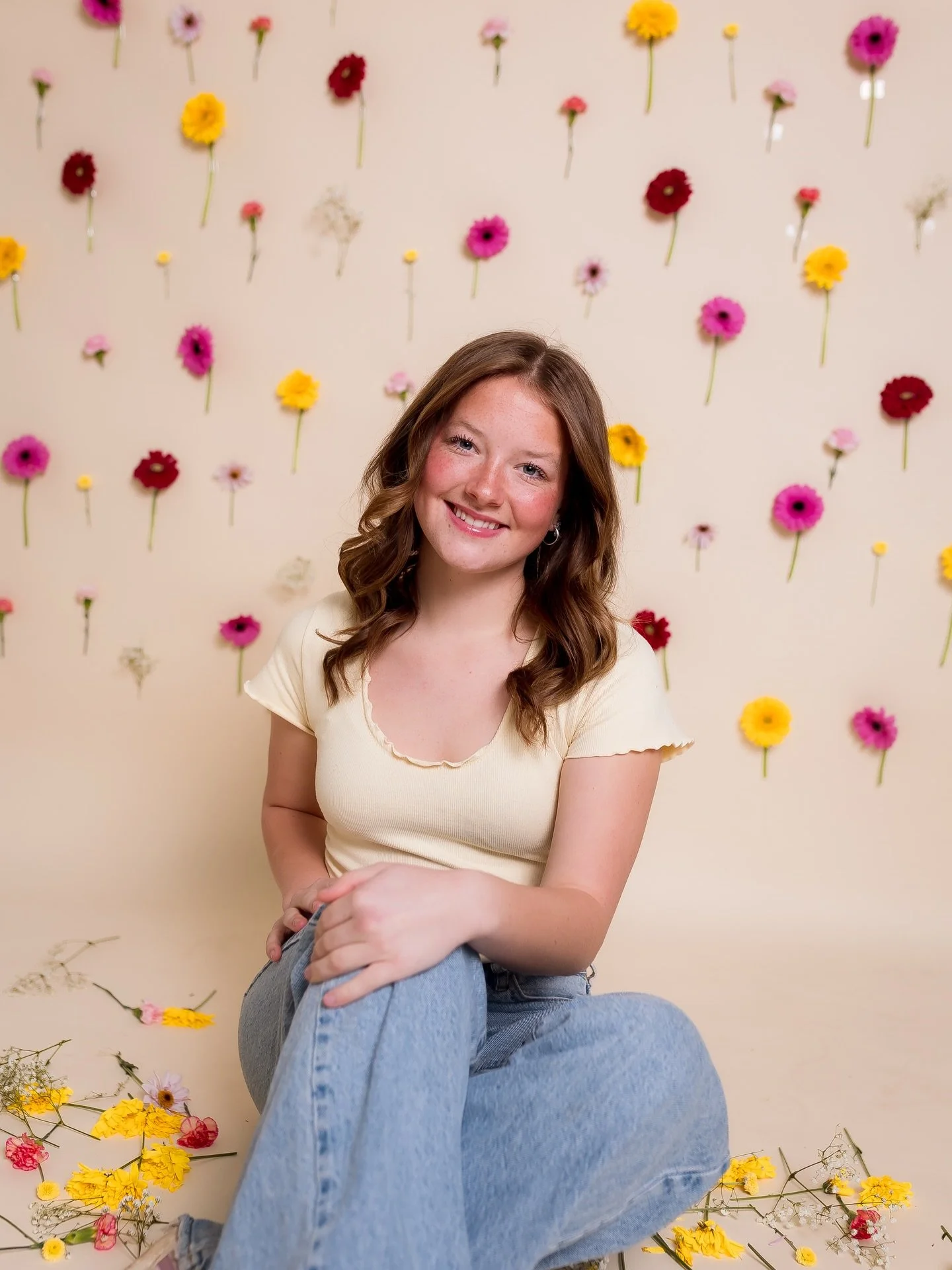 The last few rep sessions with my 26 senior rep gals &mdash; I adore all of them!!!! This flower backdrop was SO FUN to put together!!!! 🥹🫶🏼✨🌼