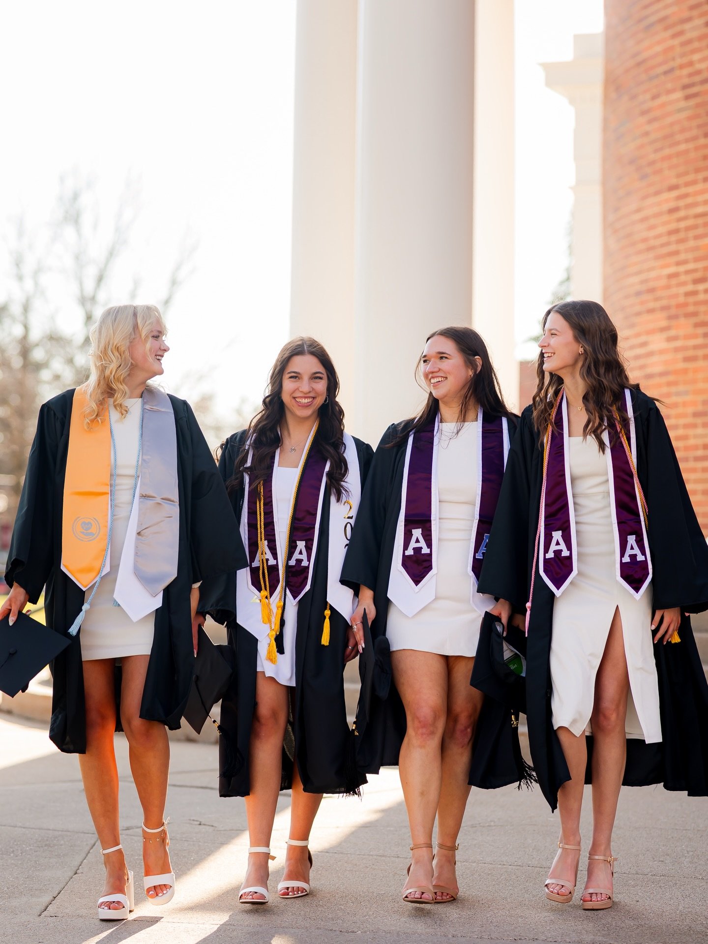 yay to these fun Alma College grads &mdash; was a fun filled sunshine day for their grad session ekkkkk!!!! I'm so happy that grad seasons is here, having sooooo much fun! 🫶🏼✨🍾🎓

#grads #gradseason🎓 #centralmichiganphotographer