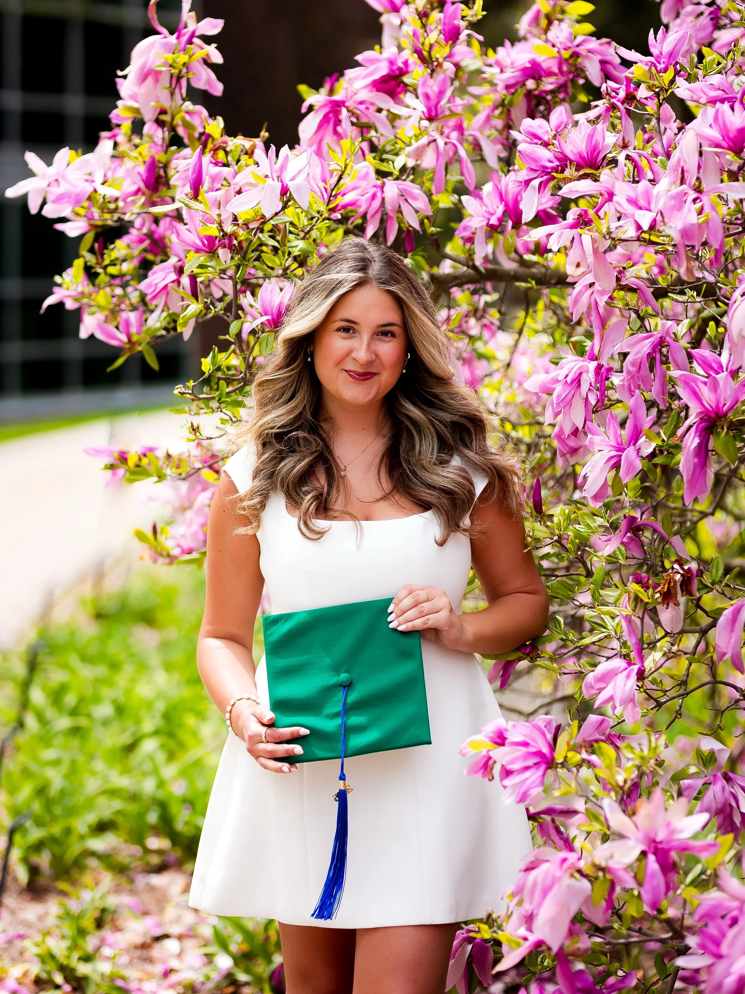 stunning grad pictures of Abby- her laugh is sooooo contagious!!!! 🫶🏼🌸