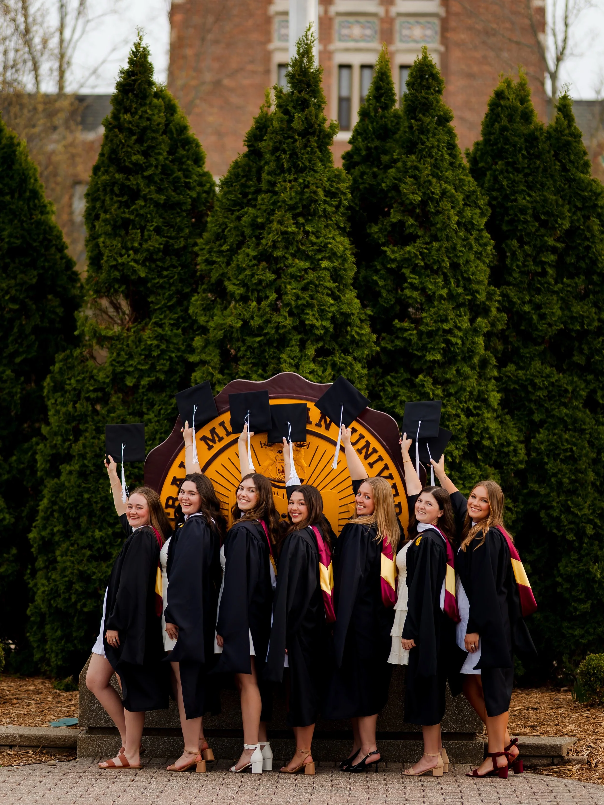 omg this smarty grad group - HOW FUN!!!! 🤟🏼🎓