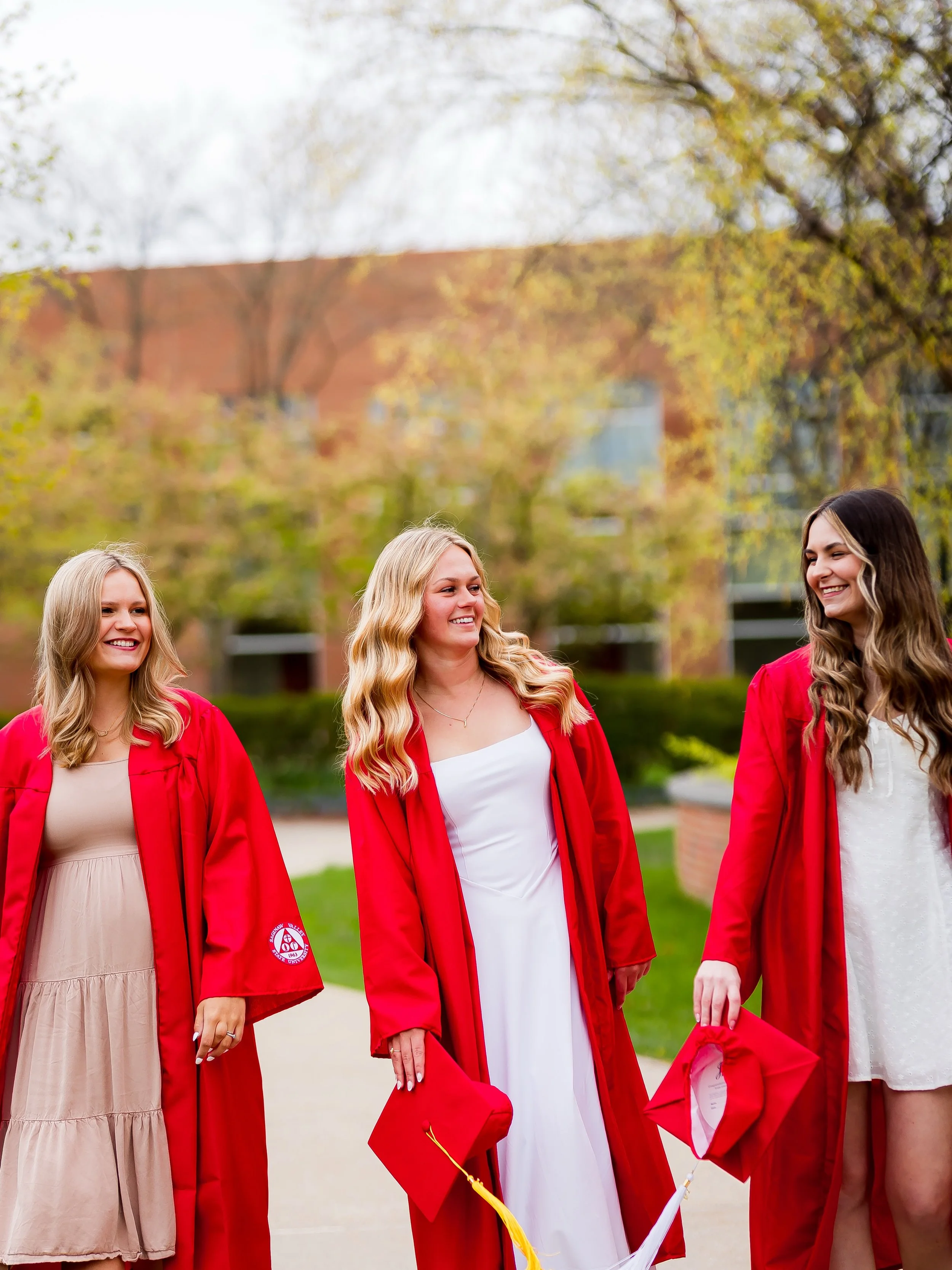 The sweetest SVSU grads &mdash; what a joy it was to photograph them!!!! 🫶🏼🎓✨ @isabellabreece