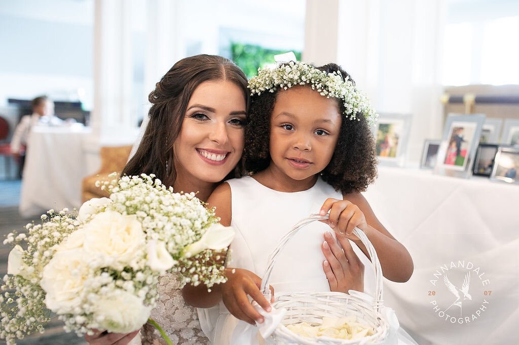 We ❤️ flower girls! And this beauty did a perfect job walking down a very long aisle. It&rsquo;s not an easy job and doesn&rsquo;t always go according to plan, but either way they usually steal the show. 📷 @annandalephotography