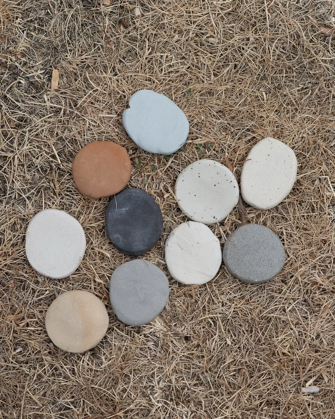 In the past few months I&rsquo;ve been testing lots of new clays. I really like my main clay and have enjoyed using more porcelain recently but I&rsquo;m curious about other colours and textures. The first picture is a collection of little water abso