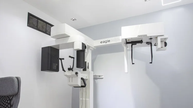 Equipo de radiografía panorámica dental de Pineda Dental Studio en Recoleta, CABA