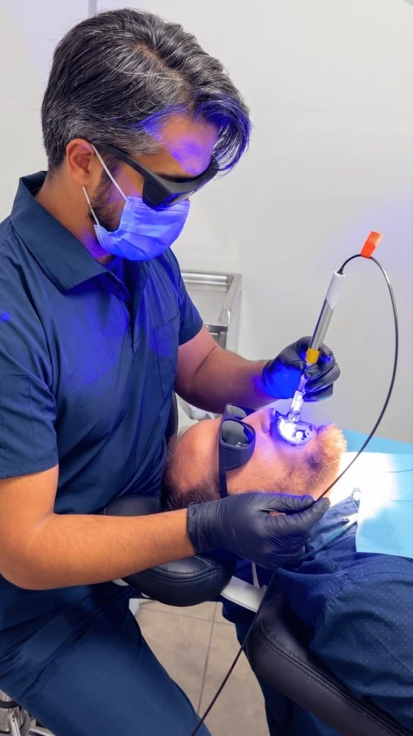 Tratamiento mínimamente invasivo con láser de diodo en Pineda Dental Studio, Recoleta, CABA