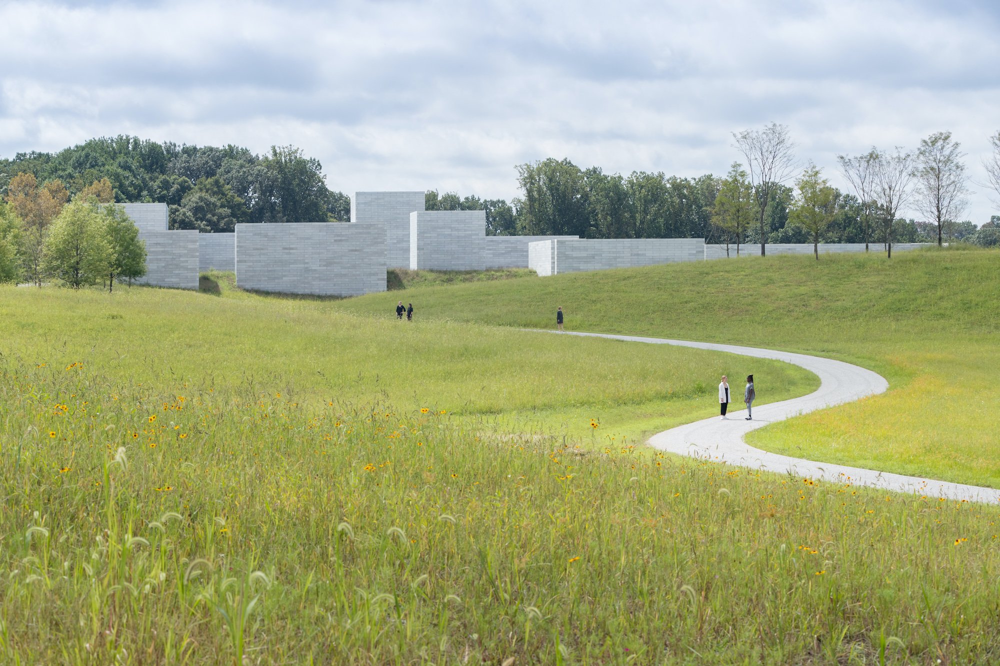 1_Approach to the Pavilions_Iwan Baan_Glenstone Museum.jpg