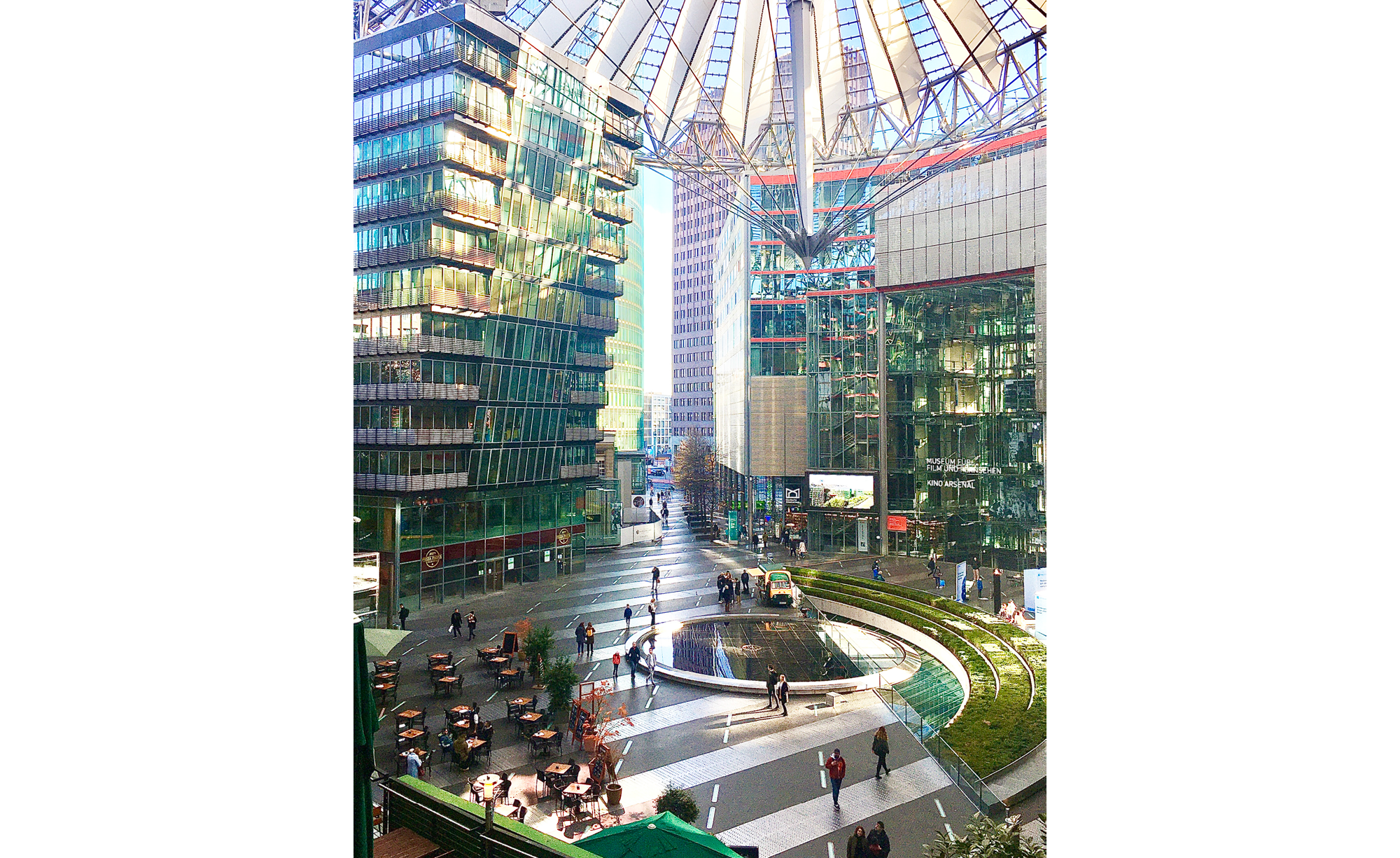 Sony Center_Slideshow_07.png