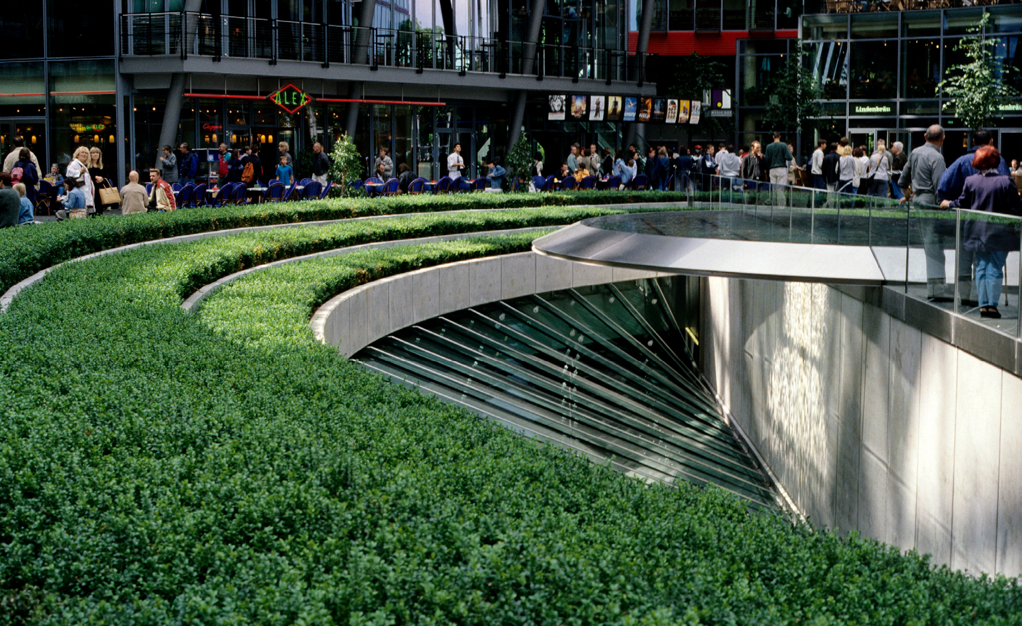 Sony Center_Slideshow_03.png