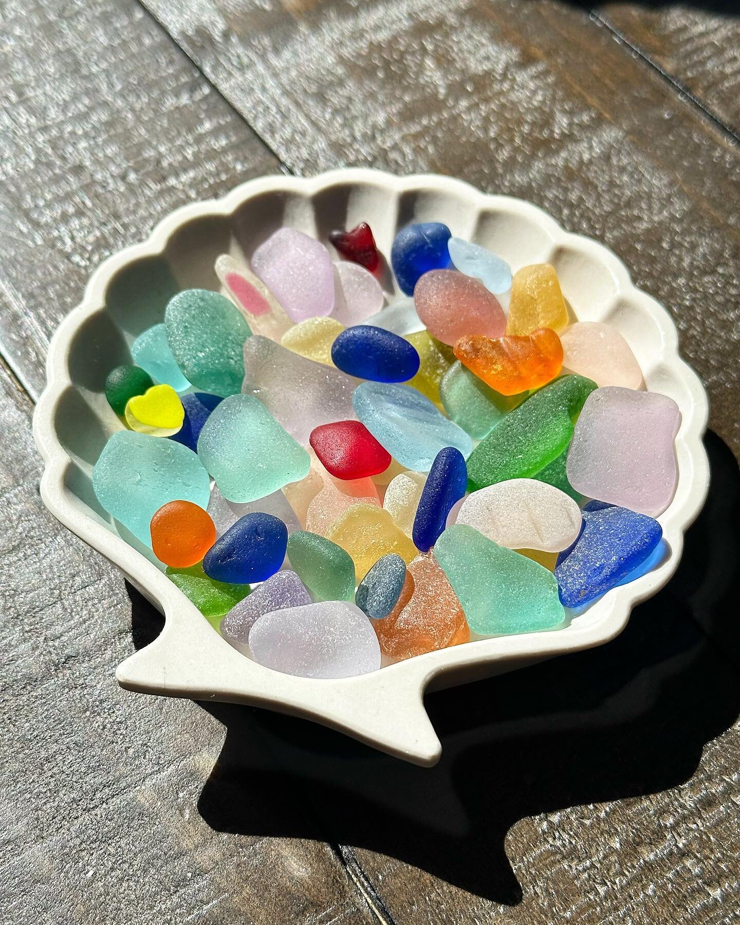 My kind of candy dish 🍭🍬

#seaglass #beachcomber #seacandy #saltylife #coastalliving #rareseaglass #beachlife #seatreasure #treasurehunter #oceanlover