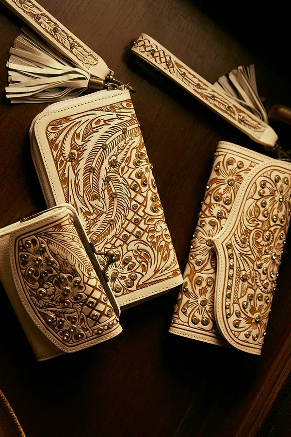 Sparkling Desert Moon Wallet In Chocolate White 4.webp