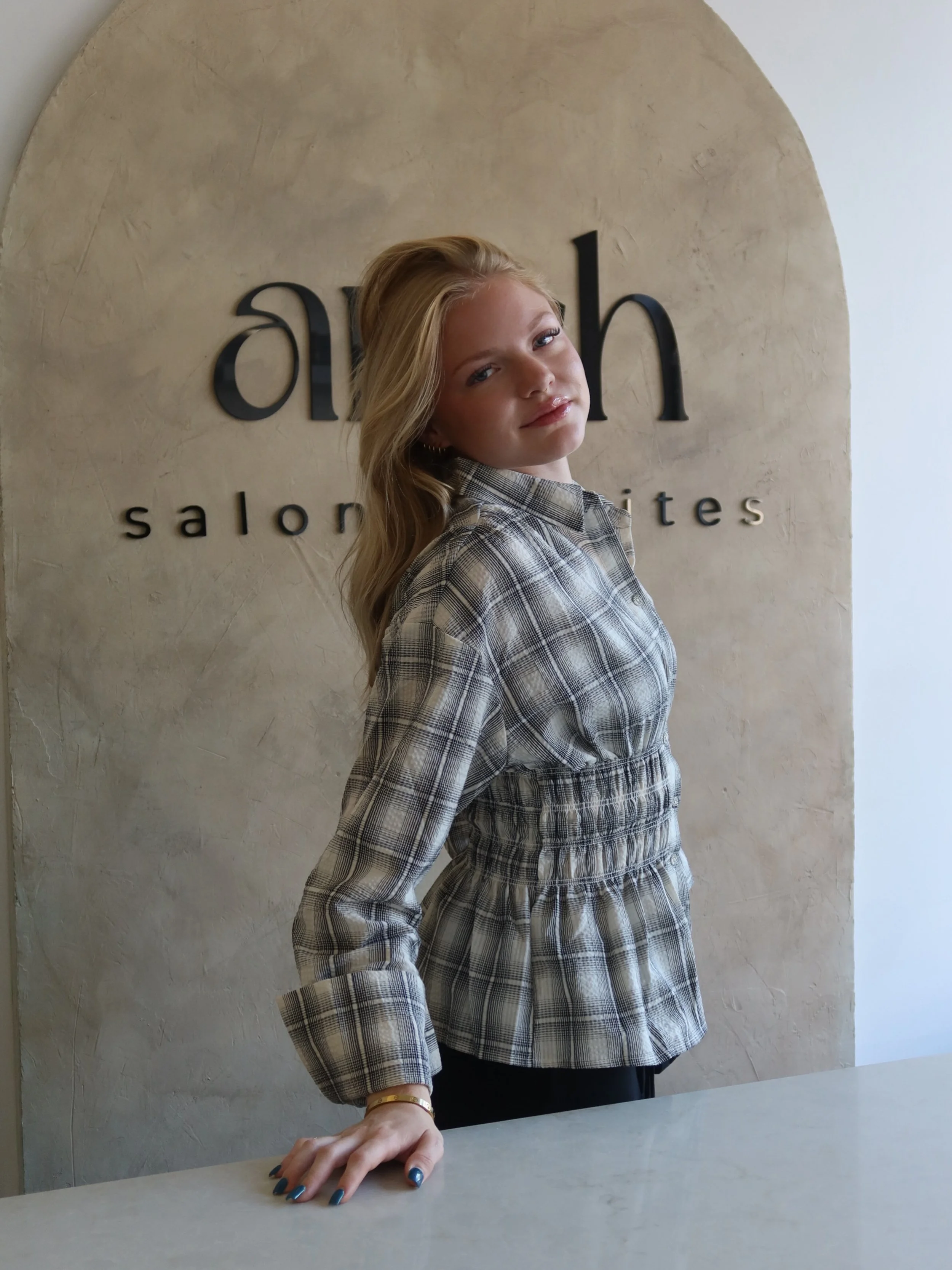 HOPKINS: MEET HALLE 🤍

Halle is a curated hairstylist who creates dimensional, lived-in looks and specializes in extensions that feel effortless, intentional, and like an elevated version of you. She has a thing for good hair, good food, and having 