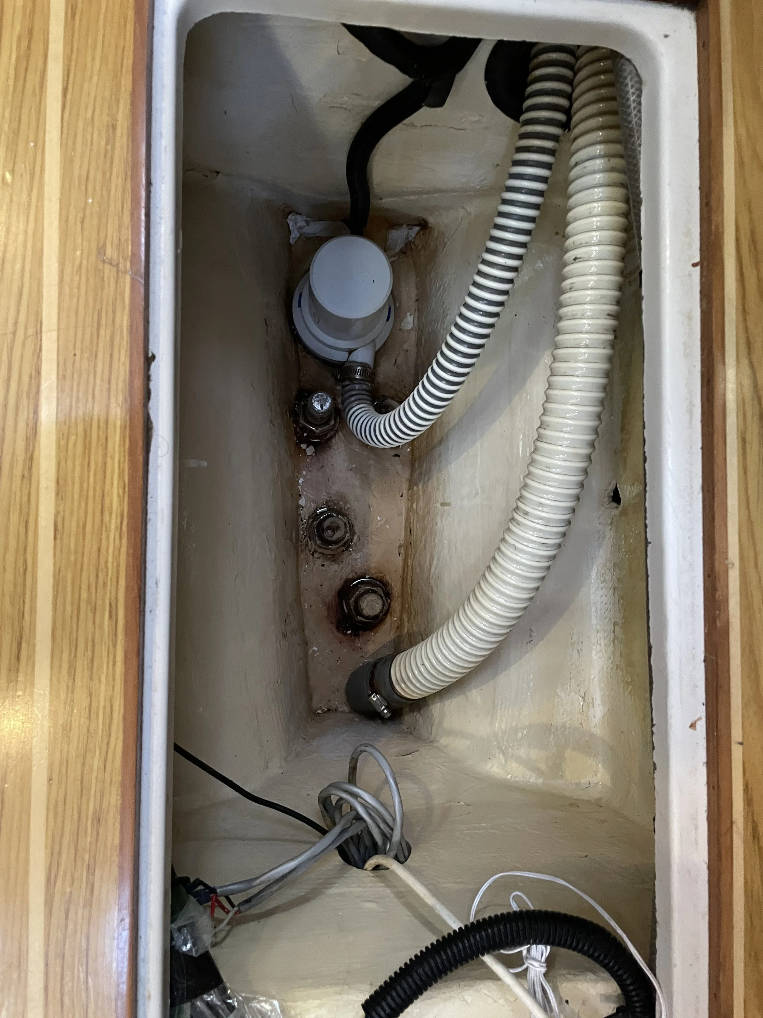 Middle or main bilge teeny cracks but barely visible.