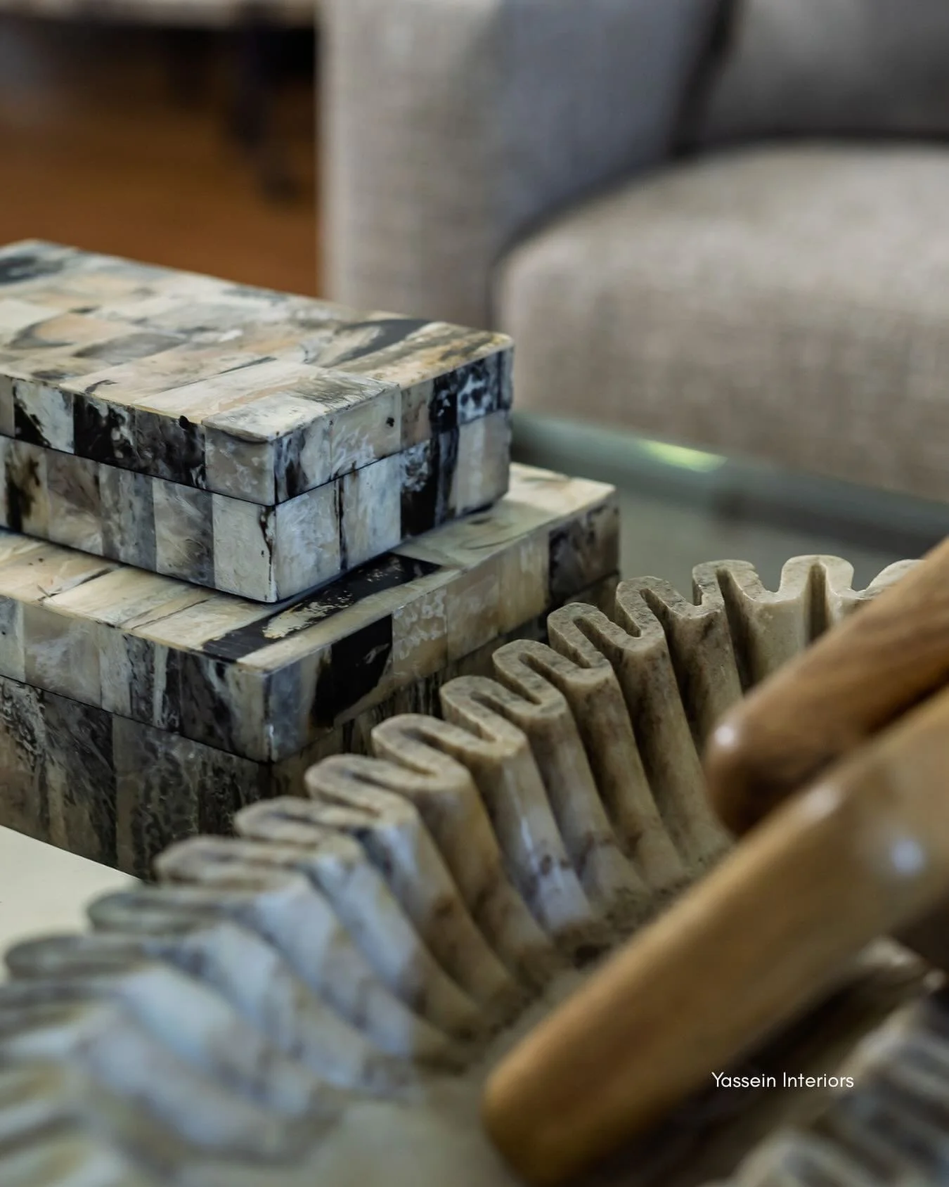 What is on your coffee table? For most people, the answer to this question is probably nothing. At Yassein Interiors, we love a perfectly styled room and more specifically a well styled coffee table. It makes the room feel complete.

In this image fr