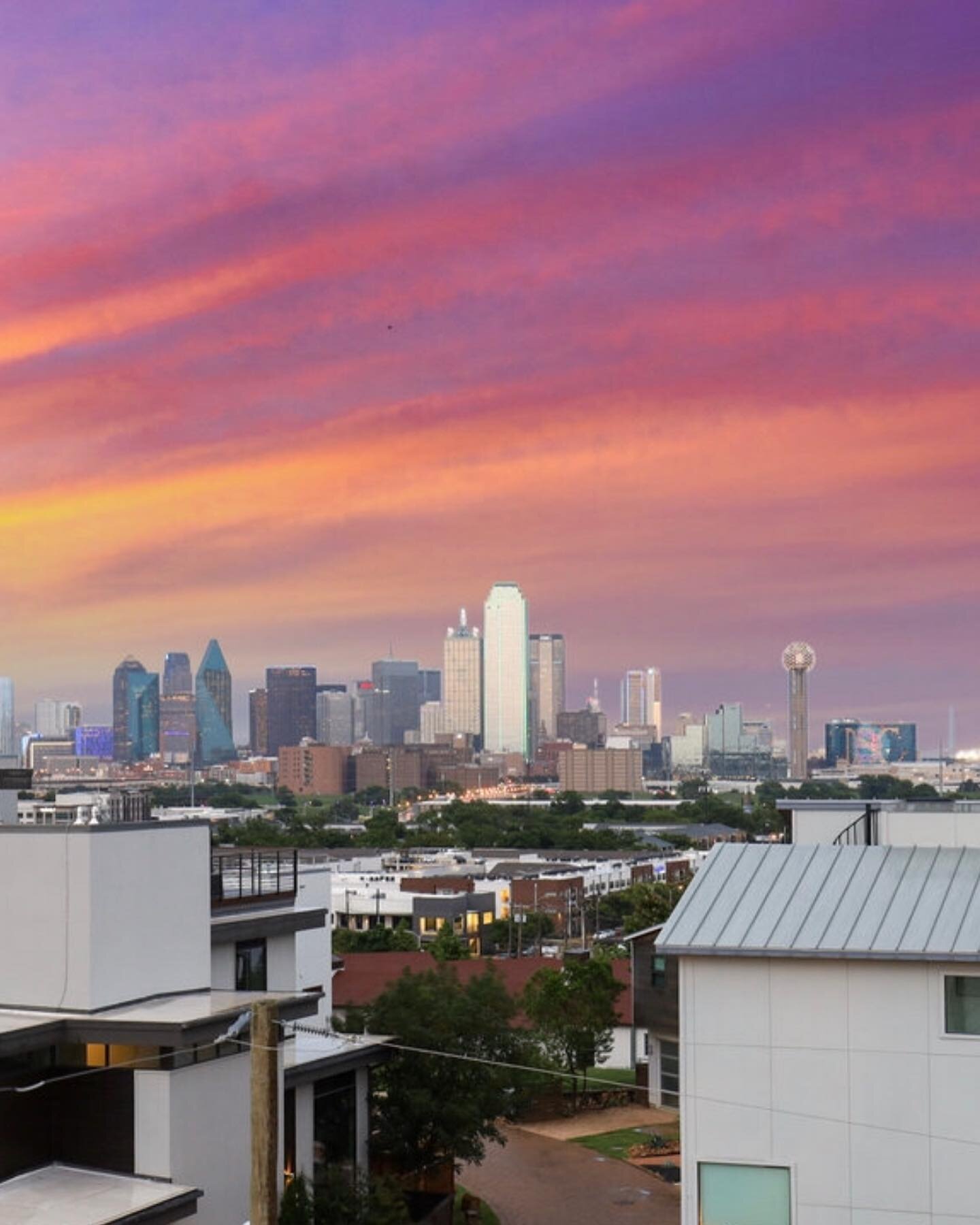 Top two rooftop views in Dallas and it&rsquo;s not number two. Click the link in our bio to see how you can wake up to these views every morning. 🤩💎 #TheHill #CristleViewTownhomes #dallasrealestate #views