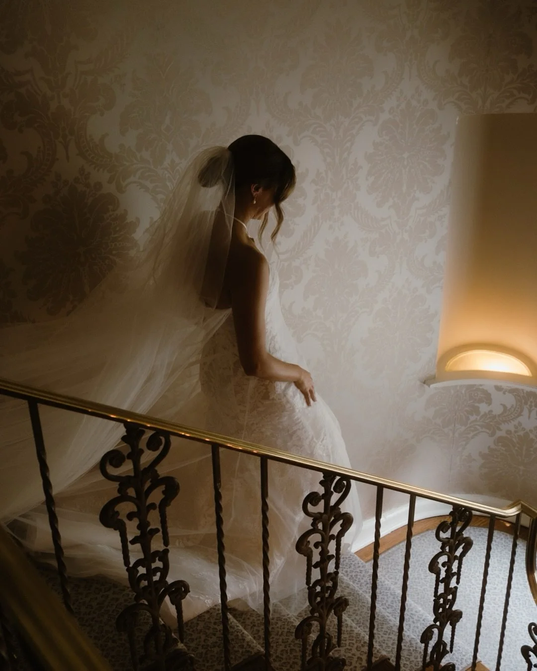 It&rsquo;s always the quiet moments 
.
.
.
.
#chicagoweddingphotographer #storytellingphotography #documentaryweddingphotographer