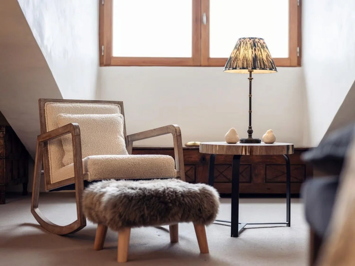 MID-CENTURY ROCKING CHAIR